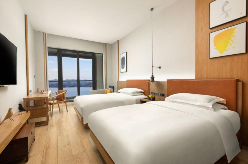 Premium Double Room with Two Double Beds and Lake View - Photo 1