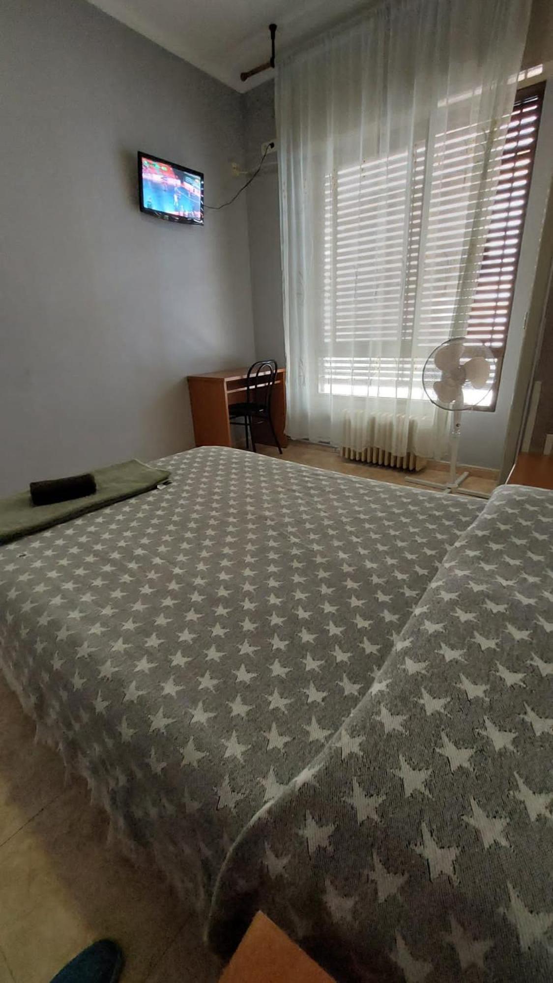 Standard Queen Room photo 2