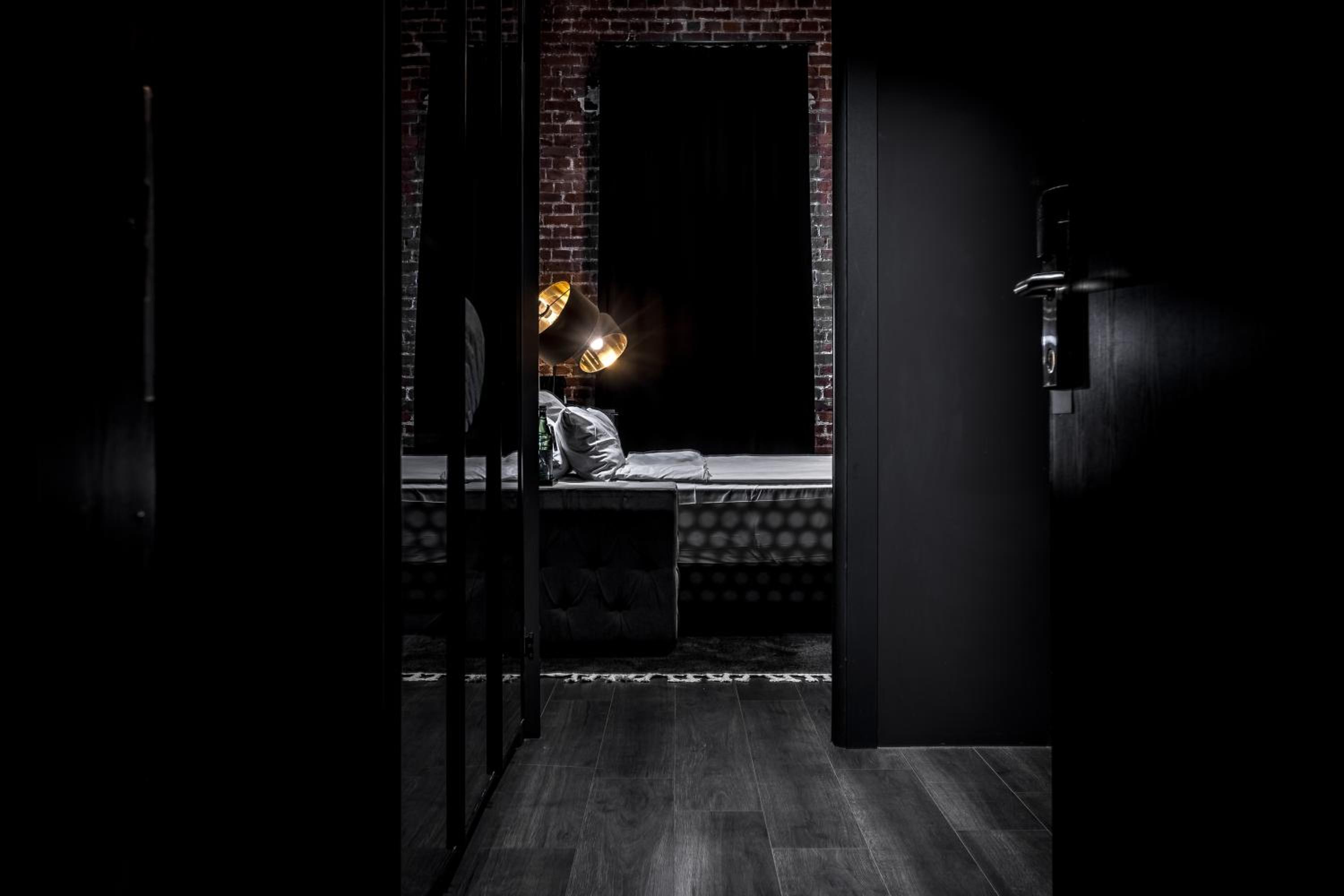 Black Superior Loft - Photo 4