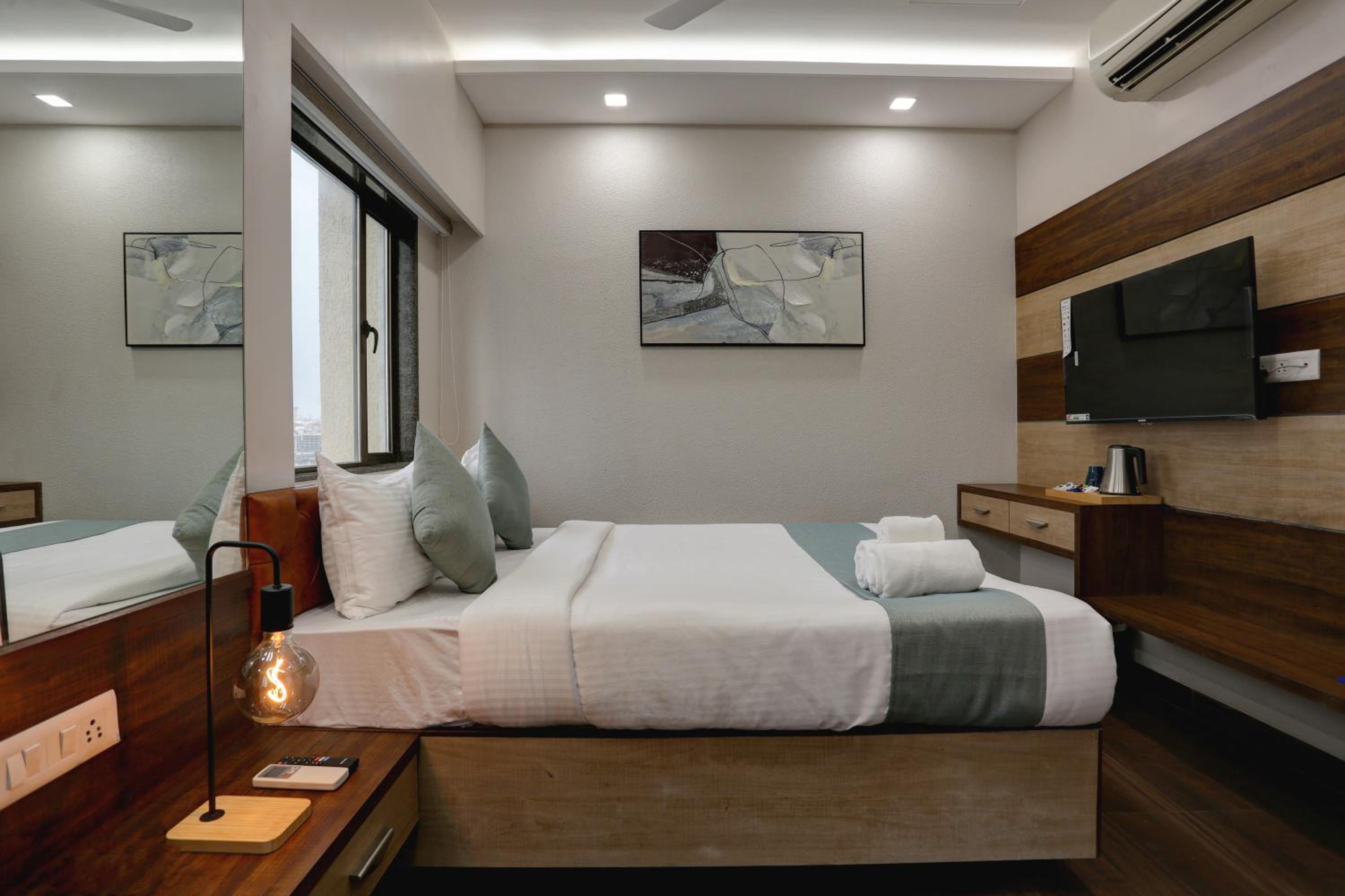 Deluxe Room - Photo 2