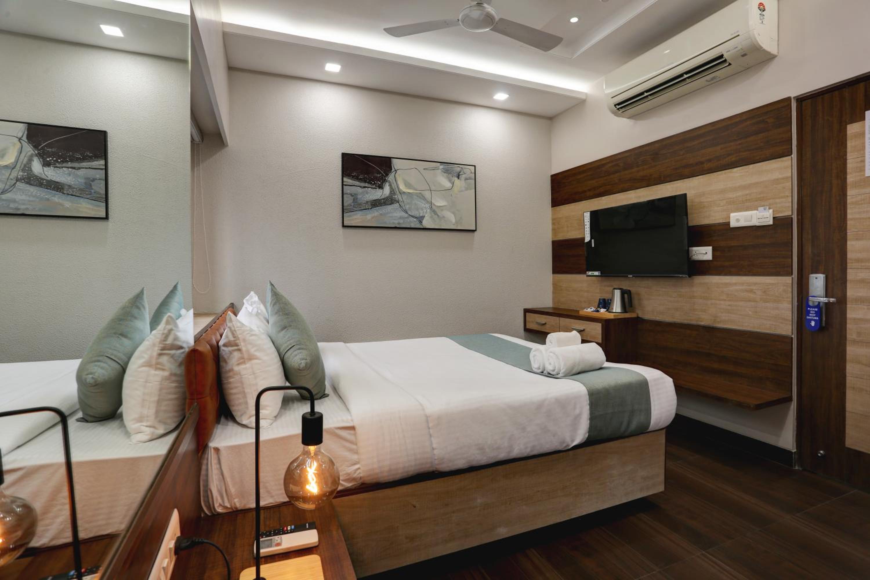 Deluxe Room - Photo 4