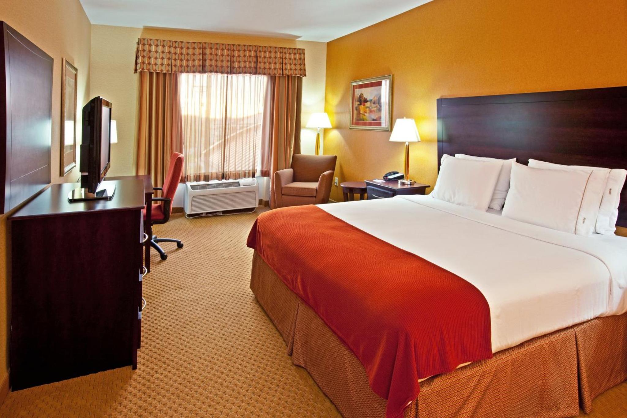 Standard King Room - Photo 5