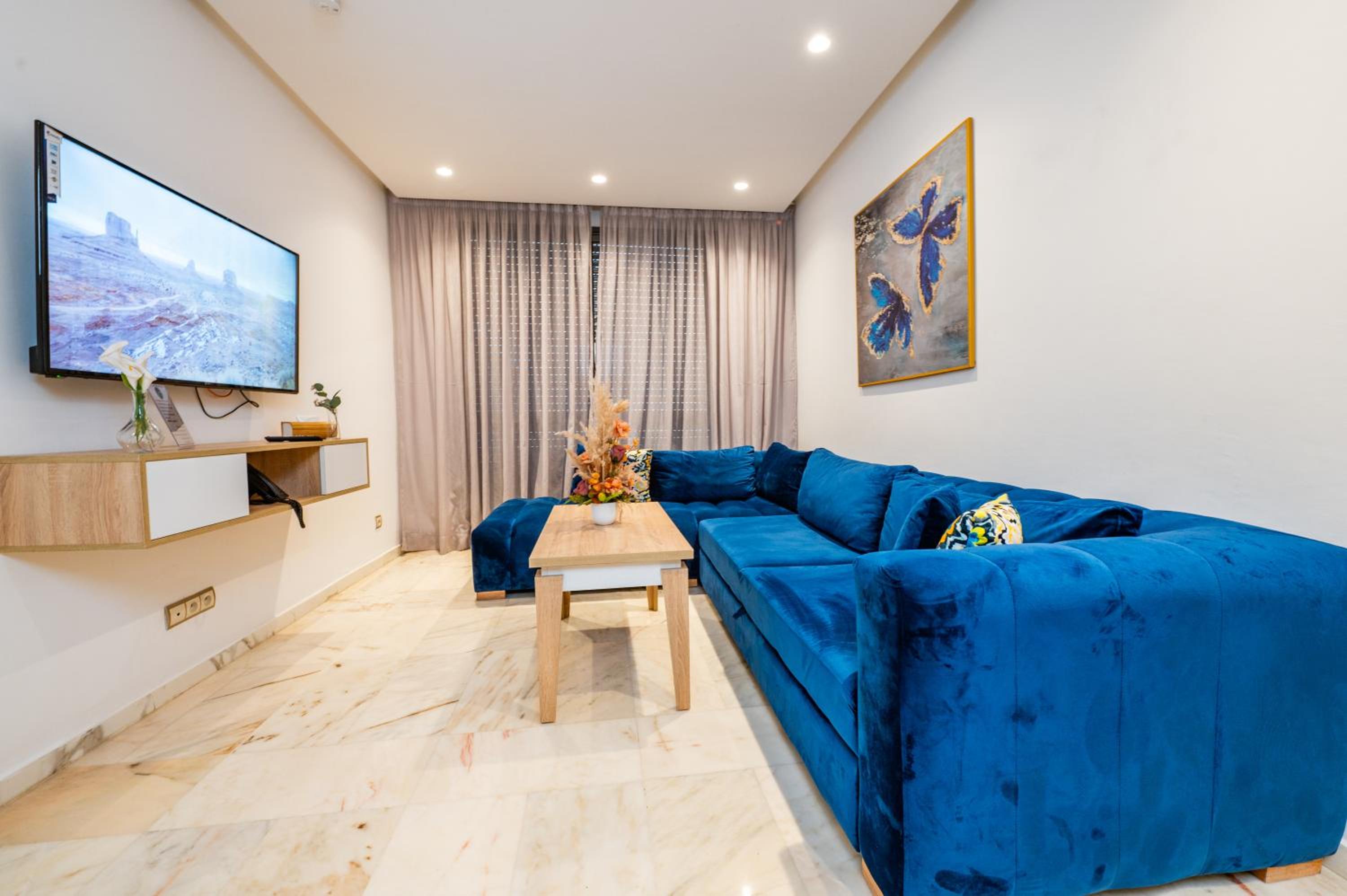 One-Bedroom Apartment - Photo 1