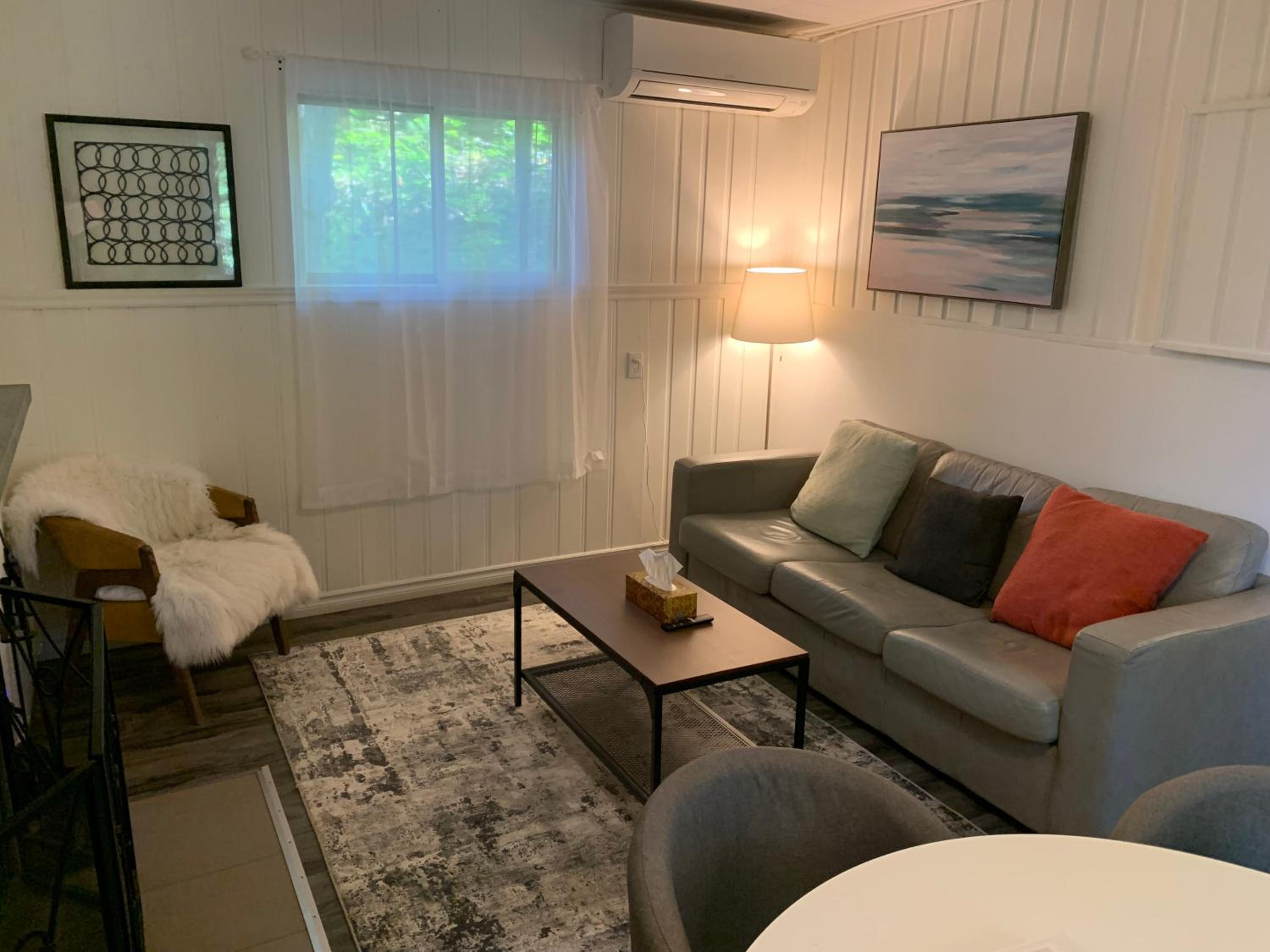 One-Bedroom House - Photo 8