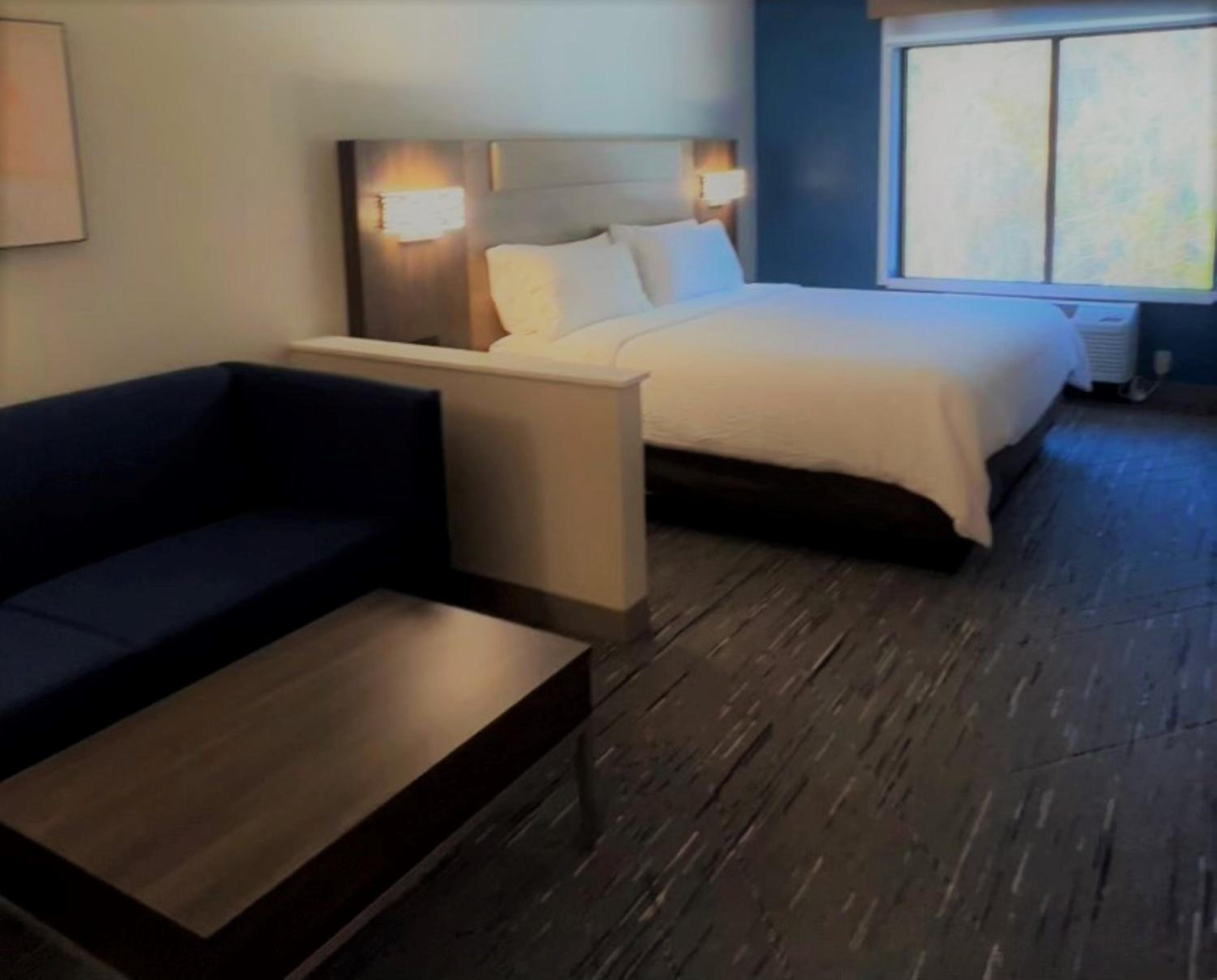 Standard King Room - Photo 5