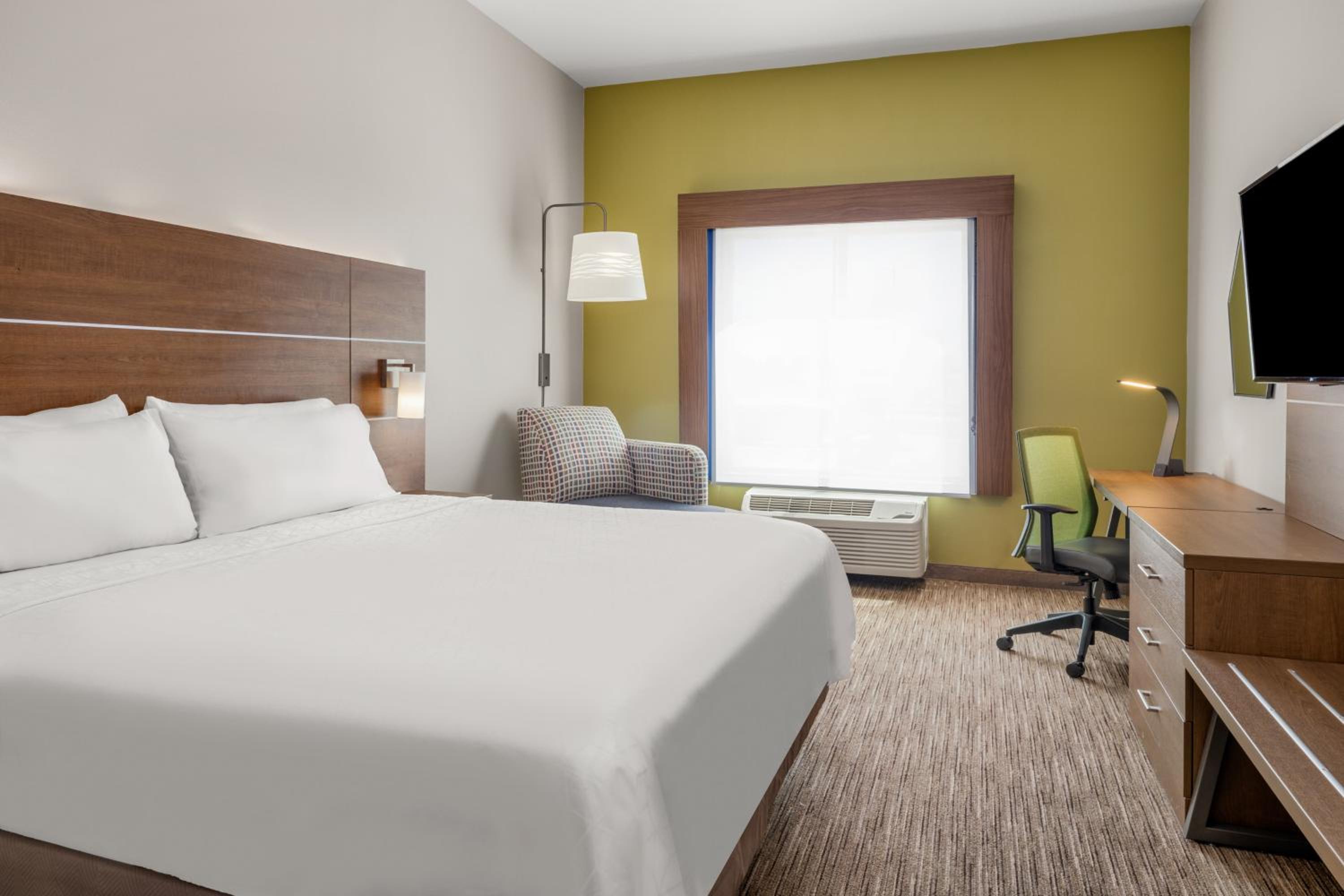 Standard King Room - Photo 2