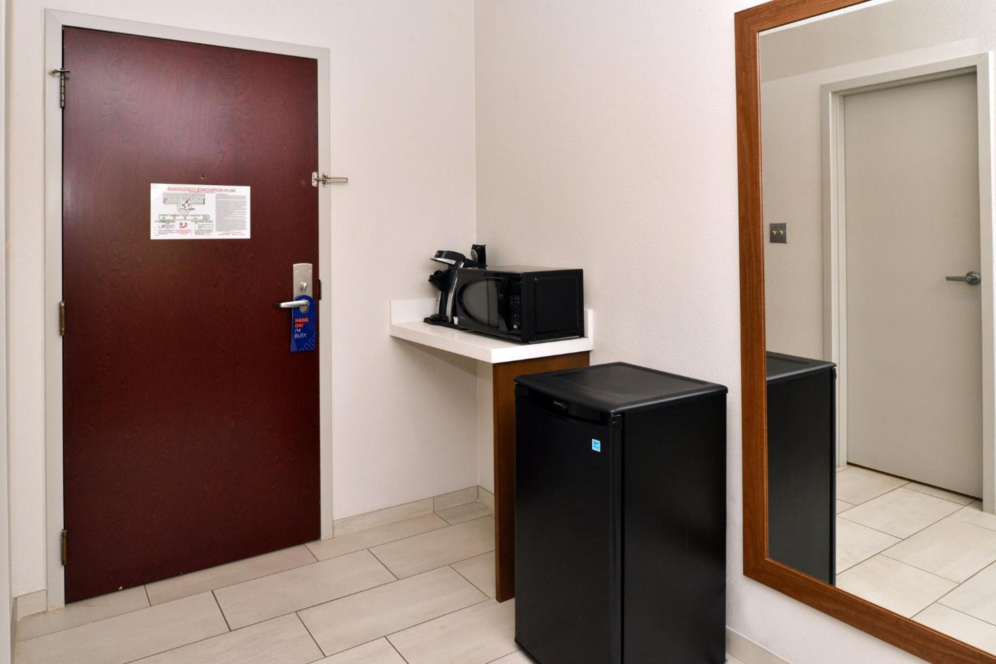 Double Room - Mobility Access With Roll-In Shower photo 3