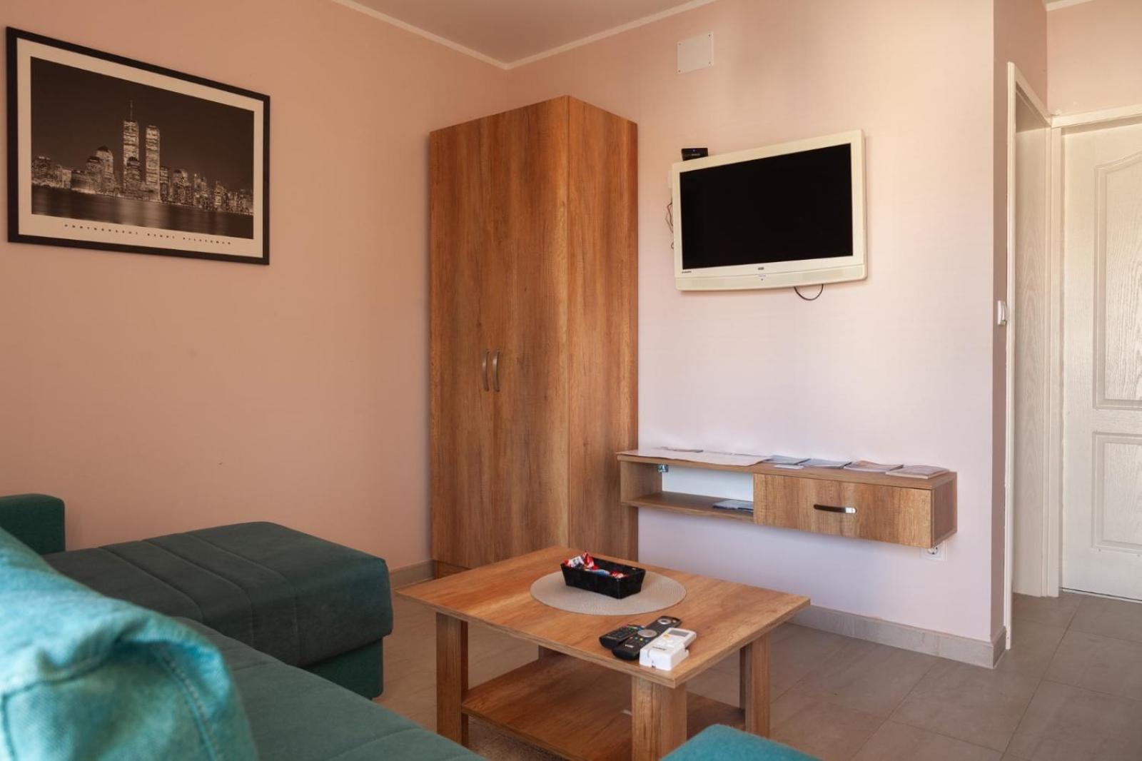 One-Bedroom Apartment photo 1