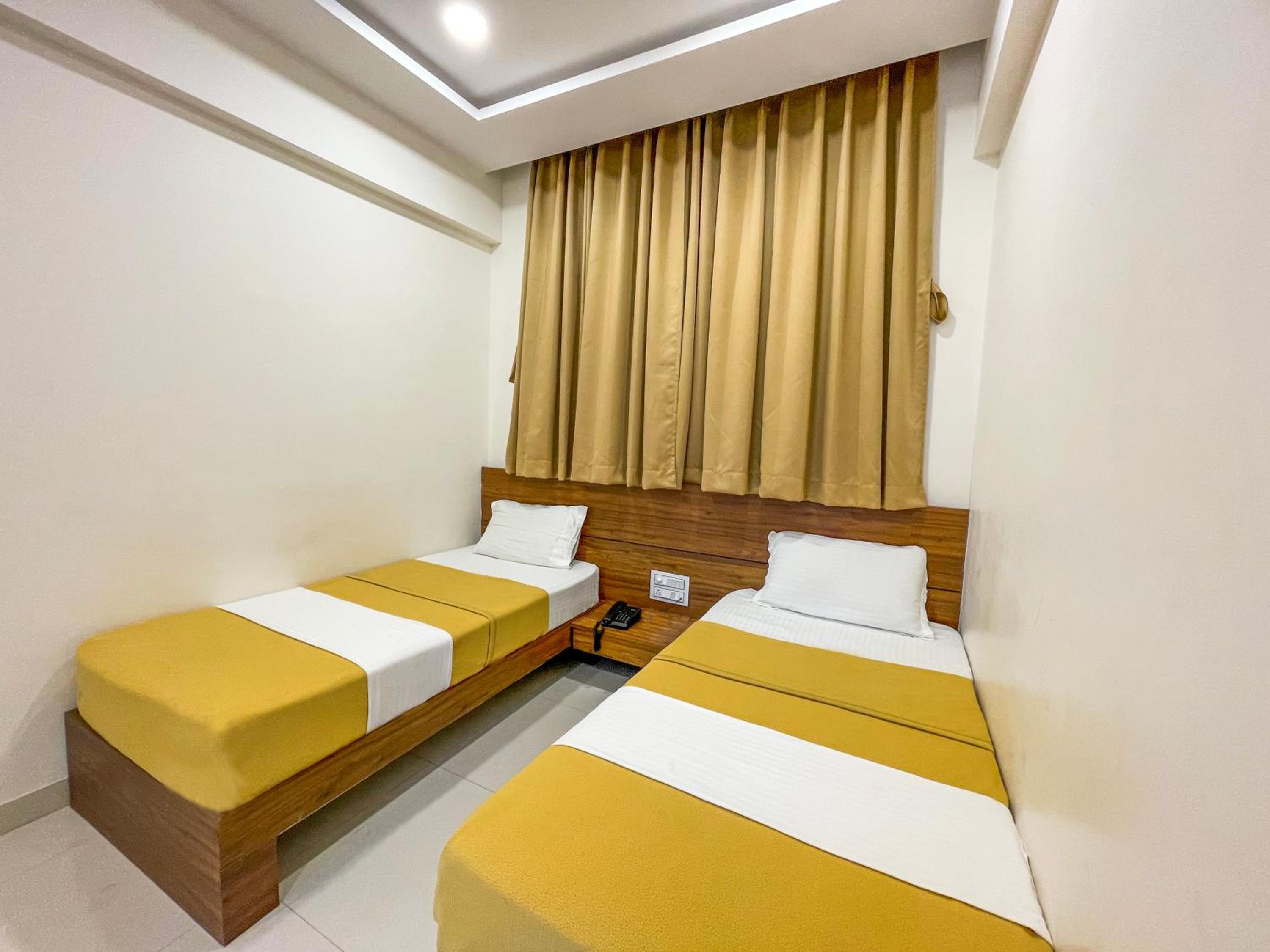 Deluxe Twin Room photo 2