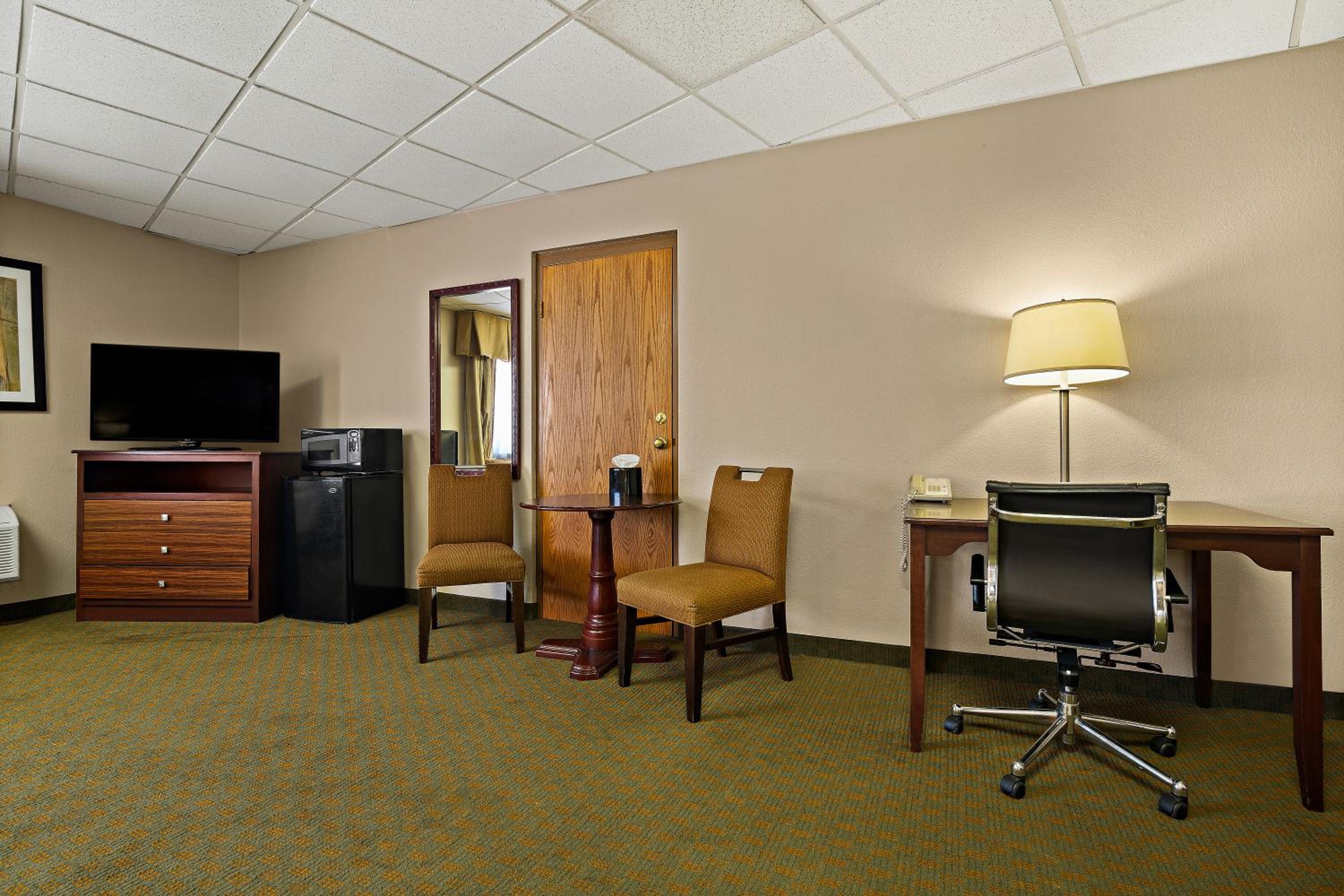 Family Room - Photo 2
