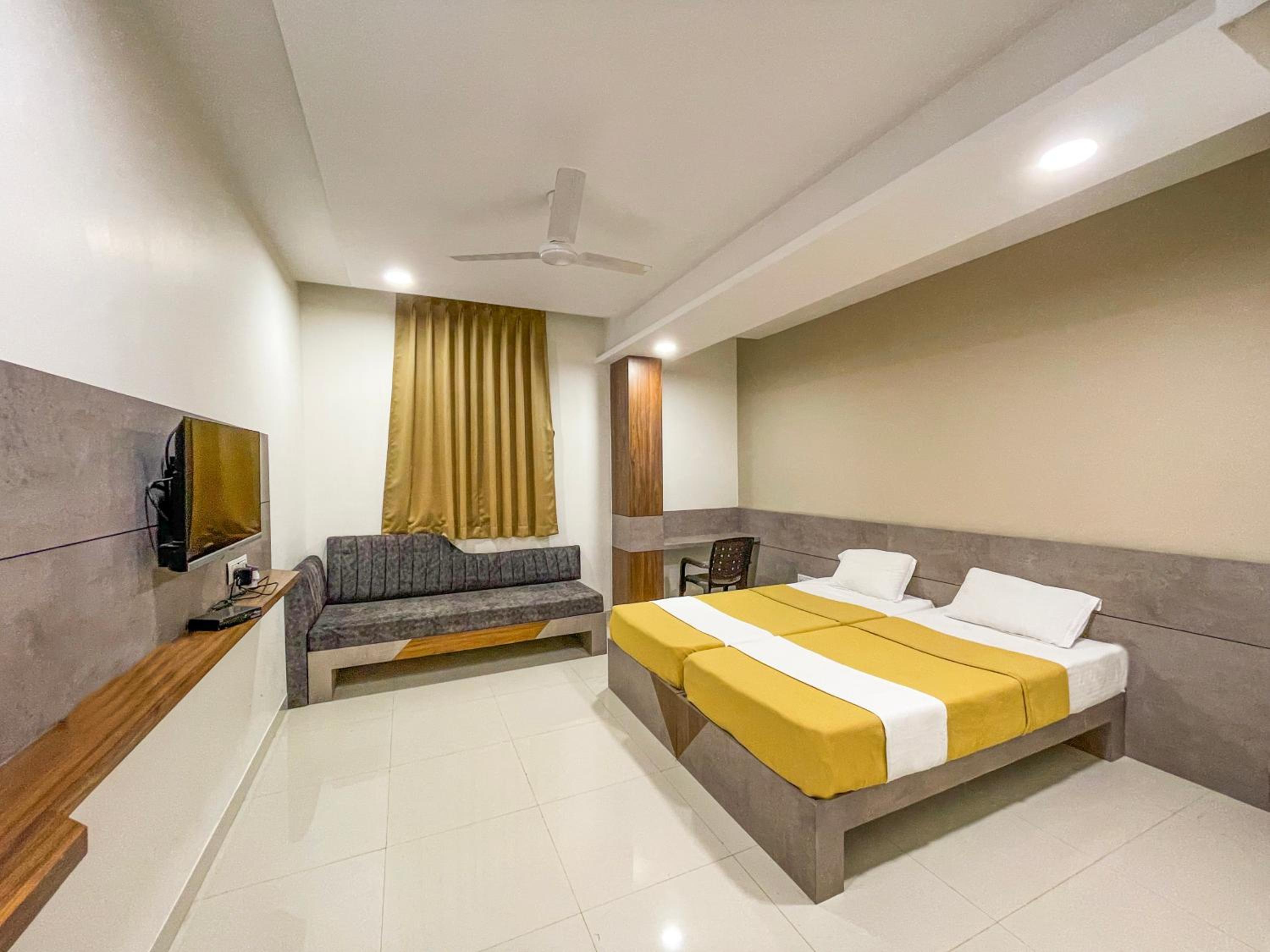 Deluxe Family Room photo 1