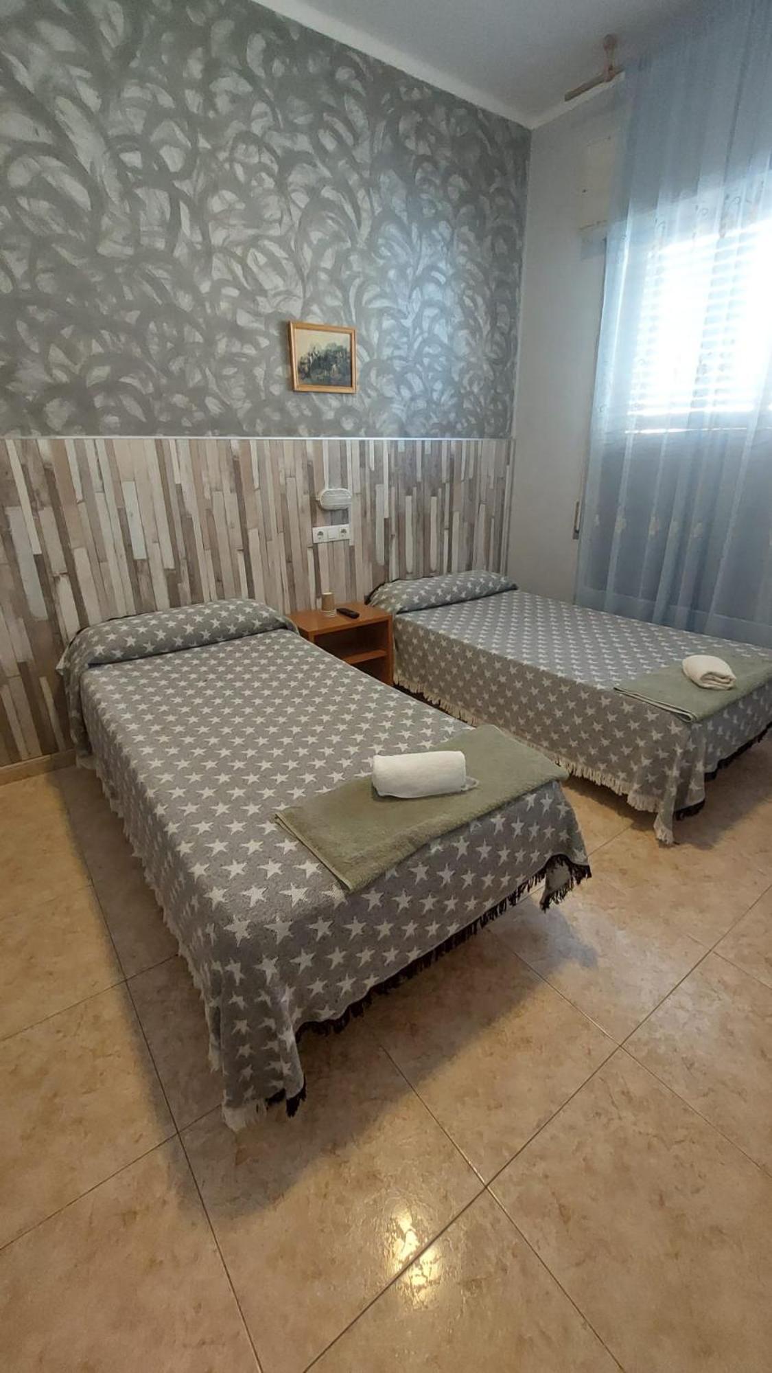 Twin Room with Private Bathroom photo 3