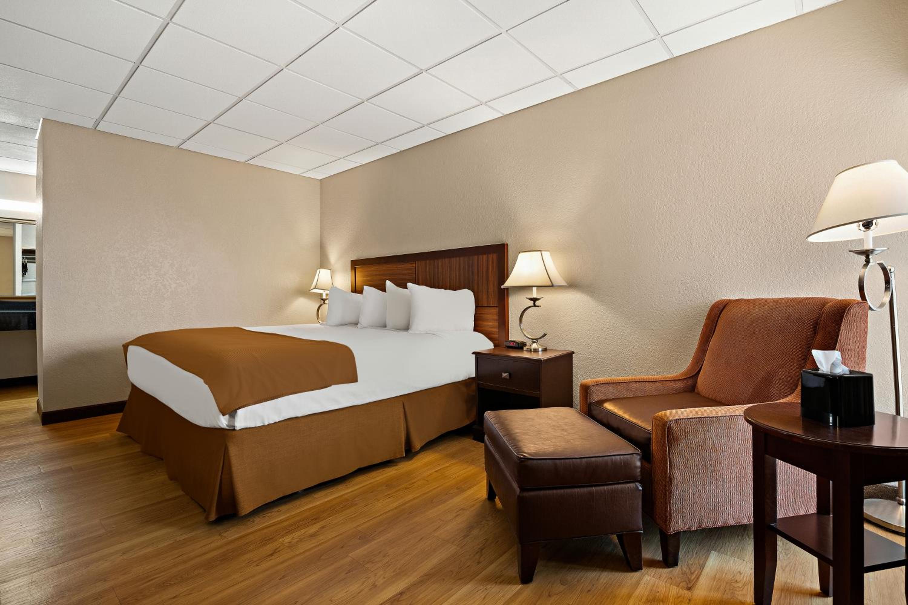 Standard King Room - Non Smoking - Photo 2