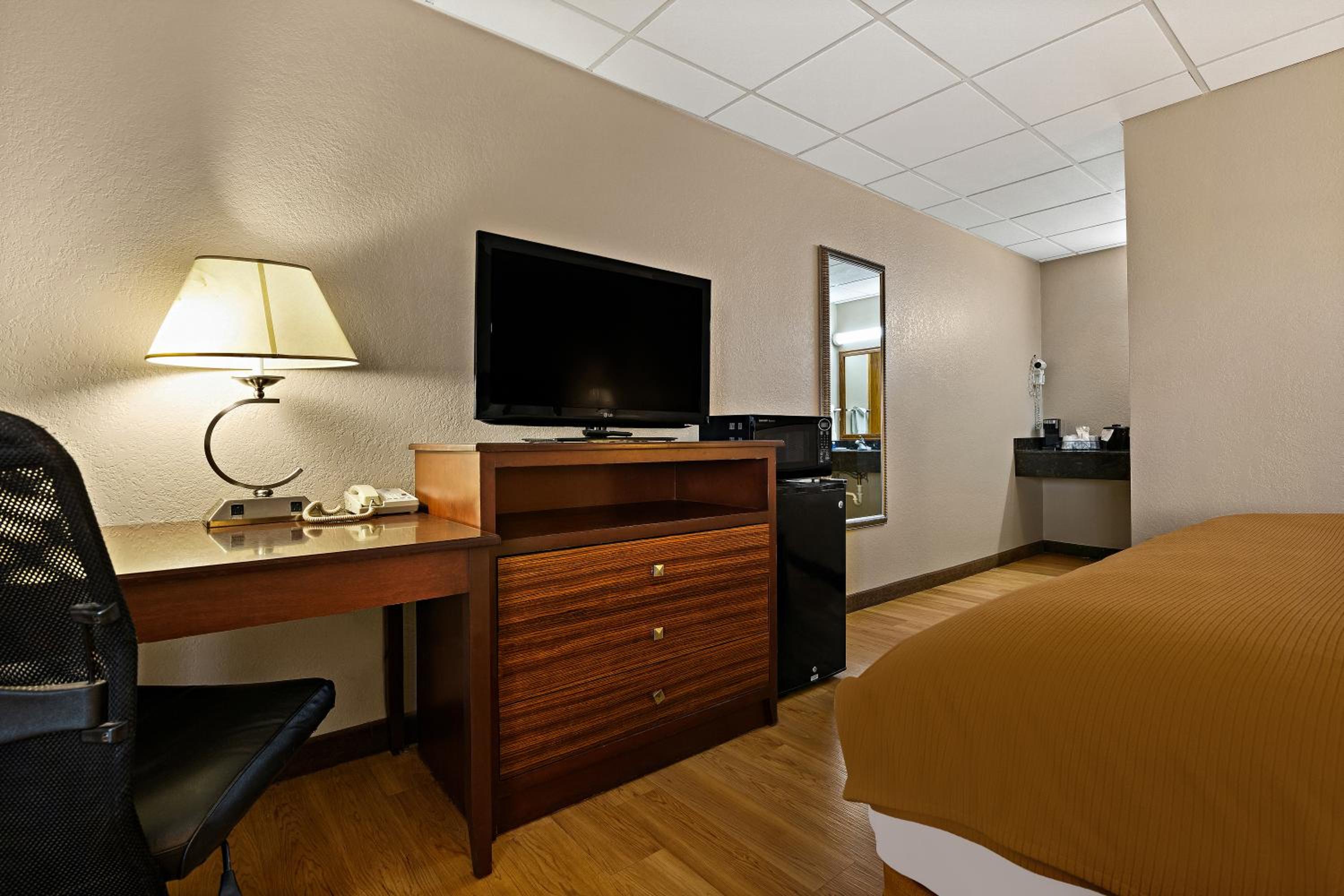 Standard King Room - Non Smoking - Photo 3