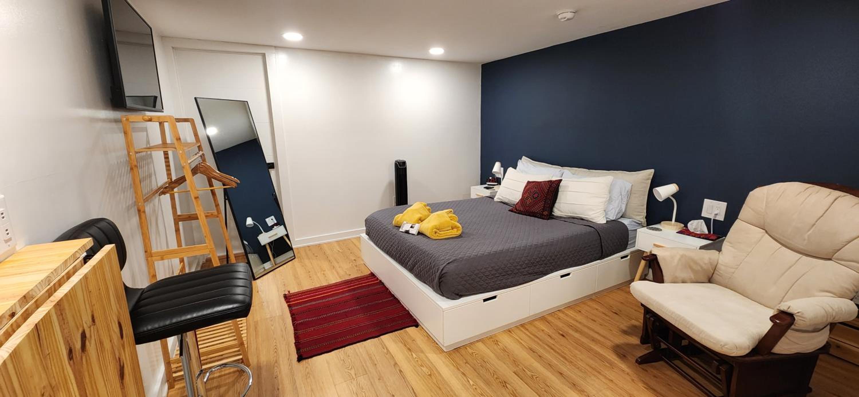 One-Bedroom Apartment photo 2