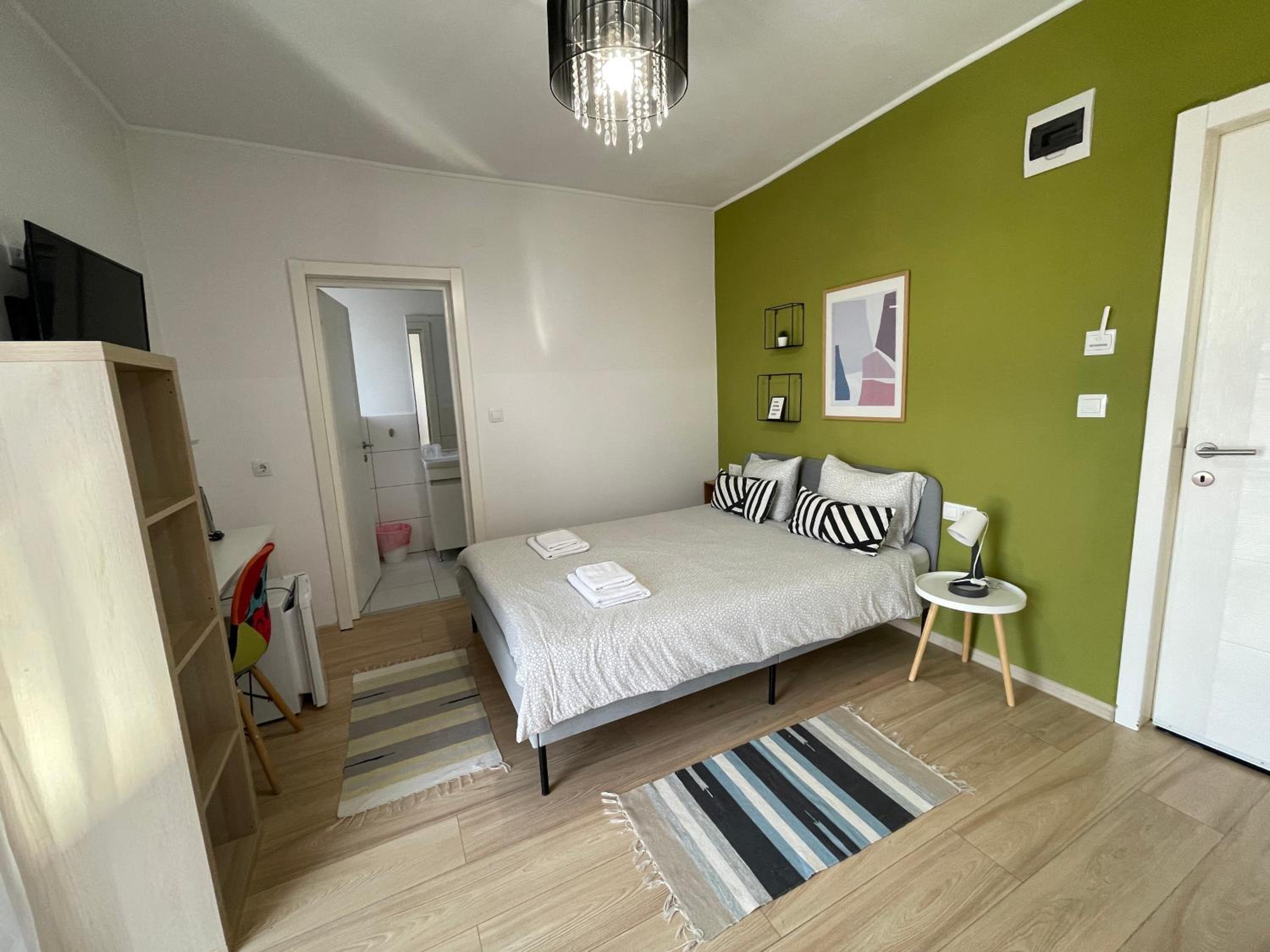 Double Room with Private Bathroom - Photo 1