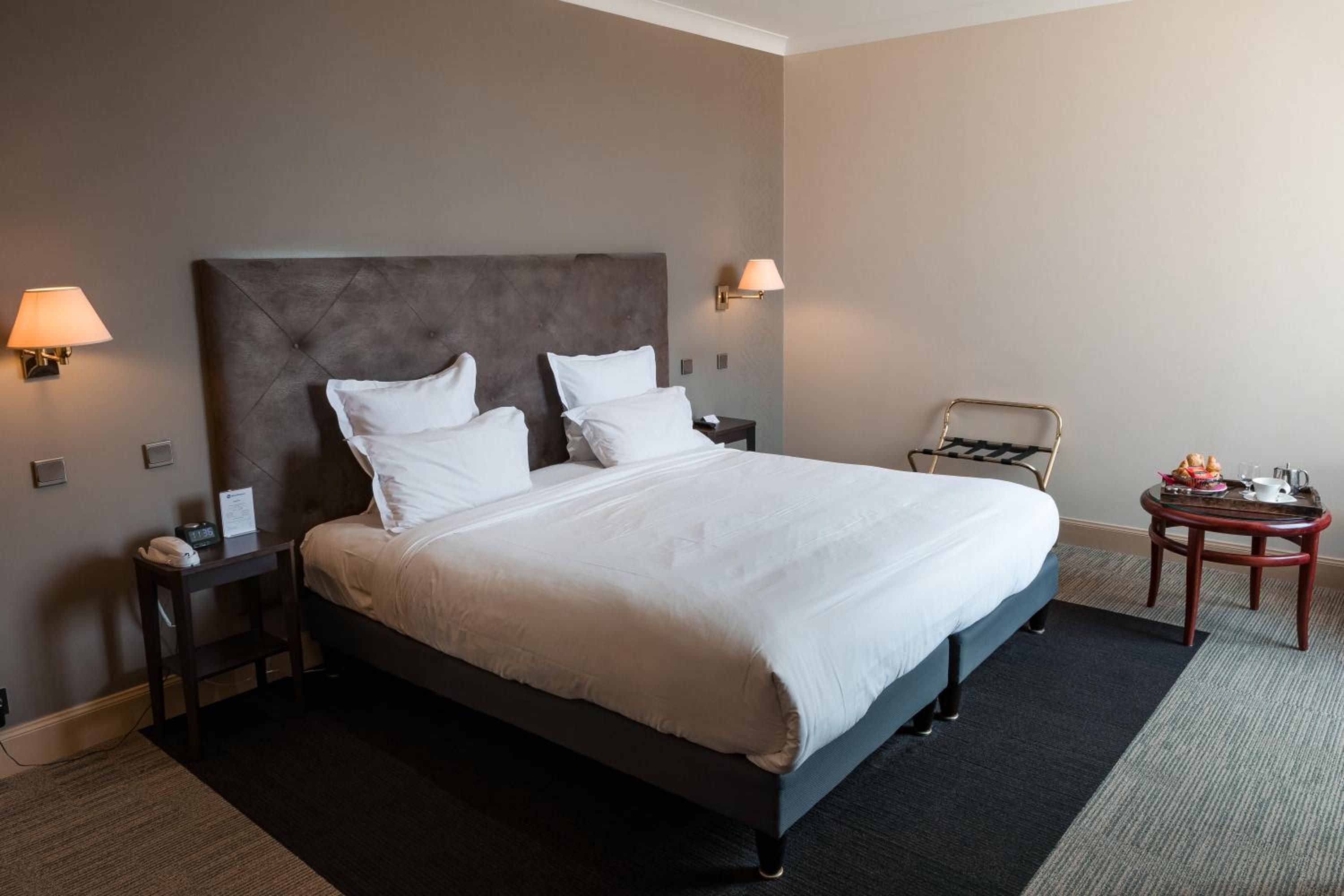 Superior King Room - Non-Smoking - Photo 9