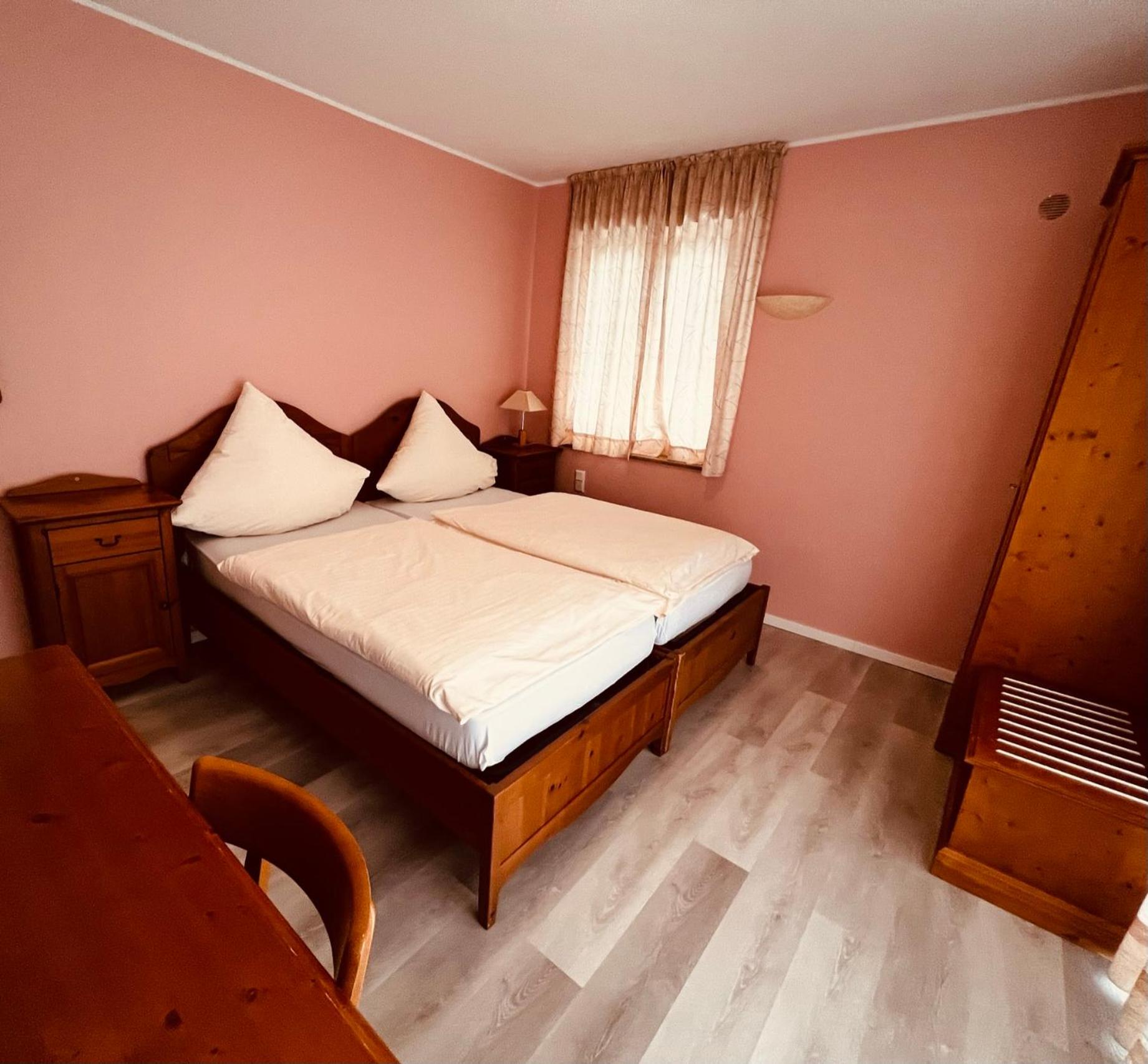 Double Room with Private Bathroom - Photo 2