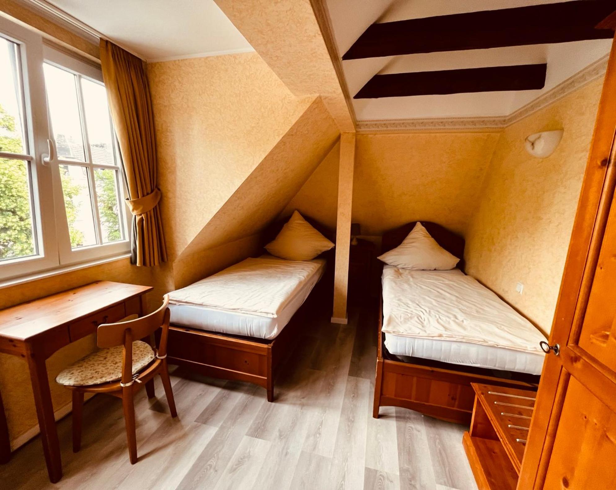 Double Room with Private Bathroom - Photo 4