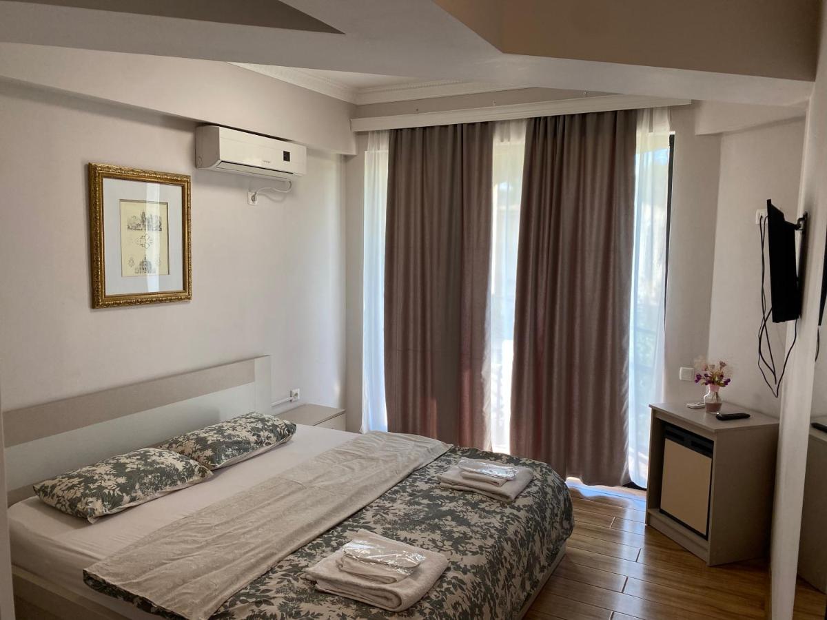 Double Room with Balcony (2 Adults + 1 Child) photo 2