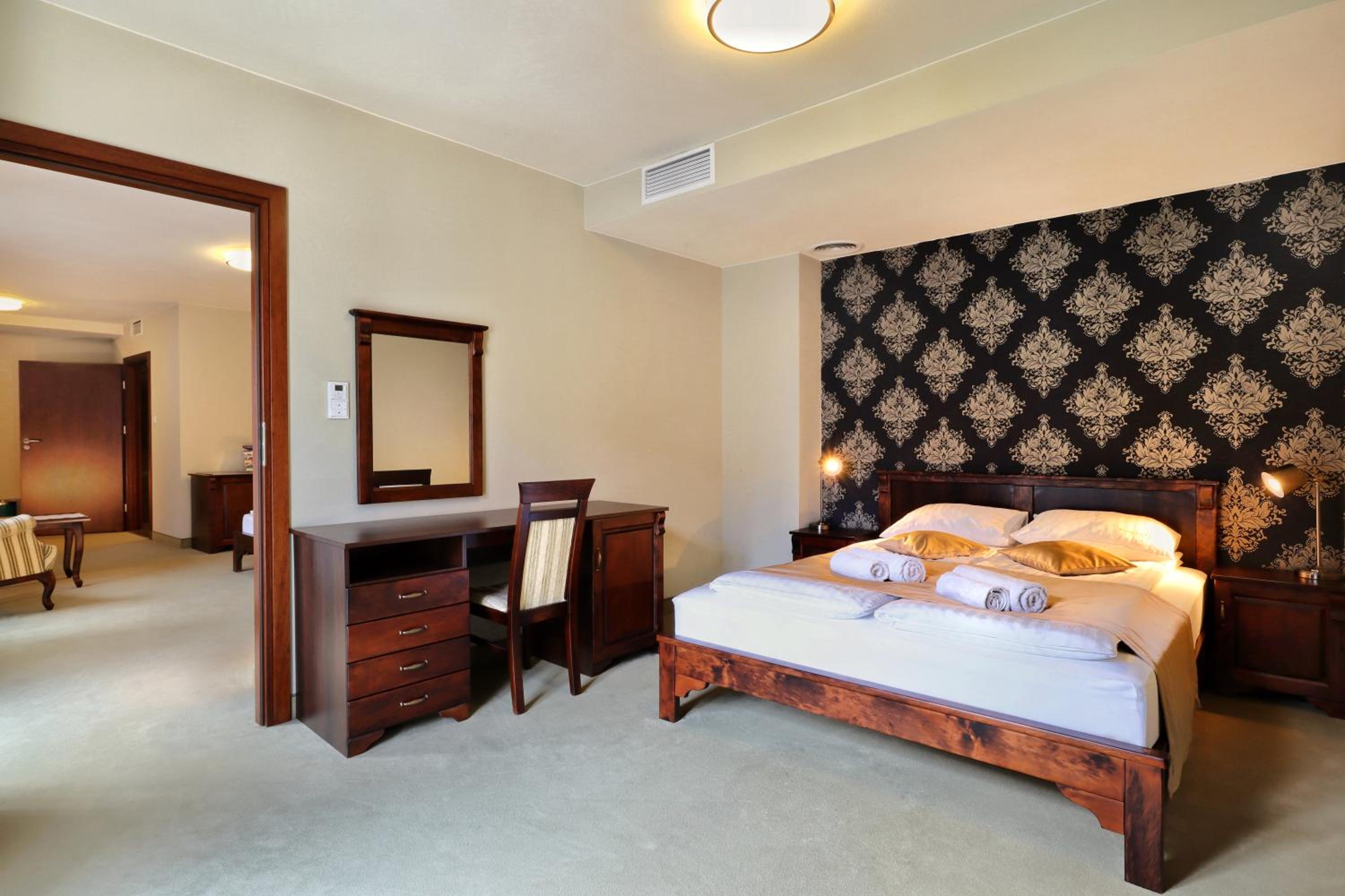 Deluxe Family Suite - Photo 3