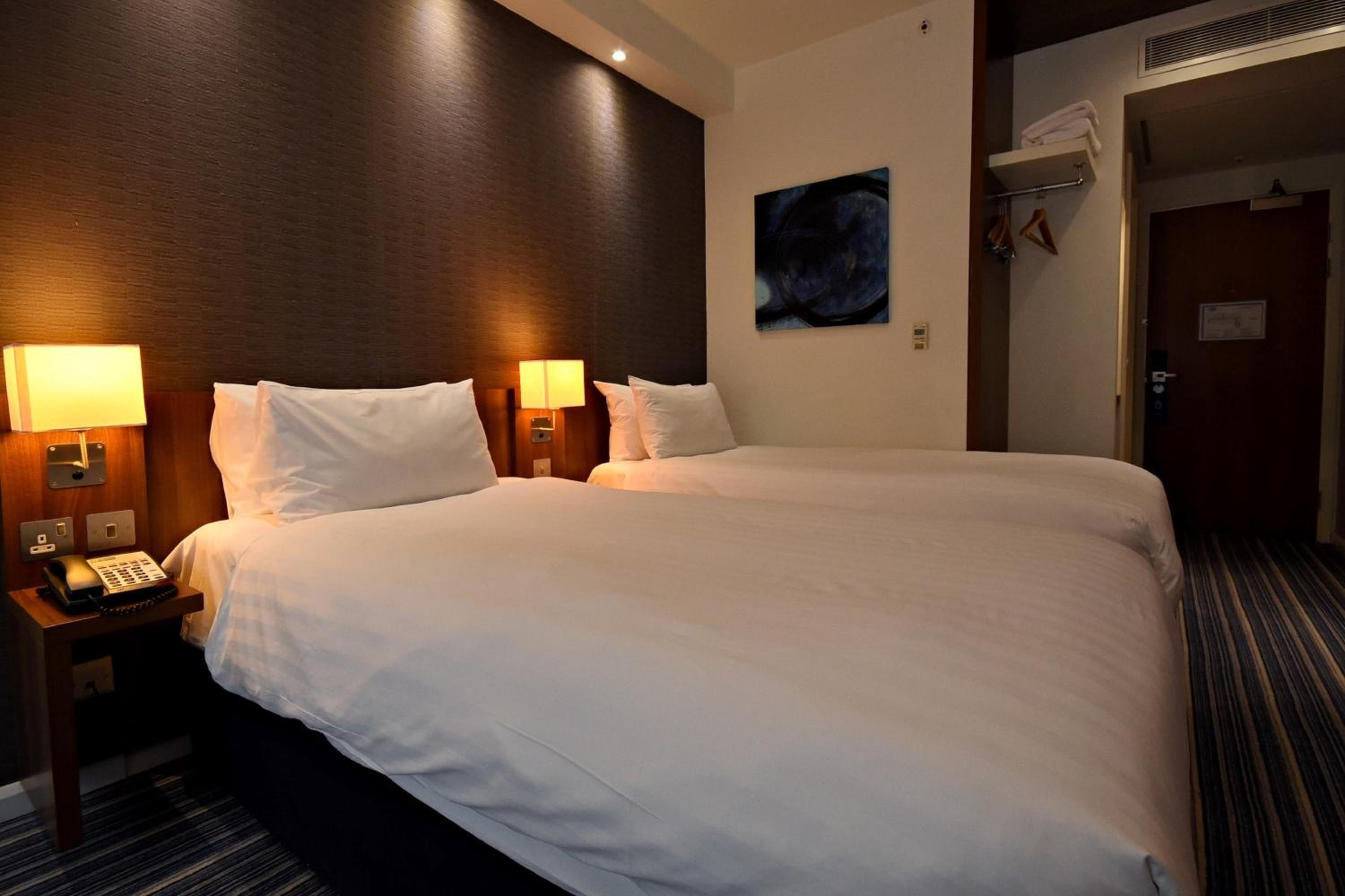 Standard Twin Room with Free Hot Breakfast photo 2
