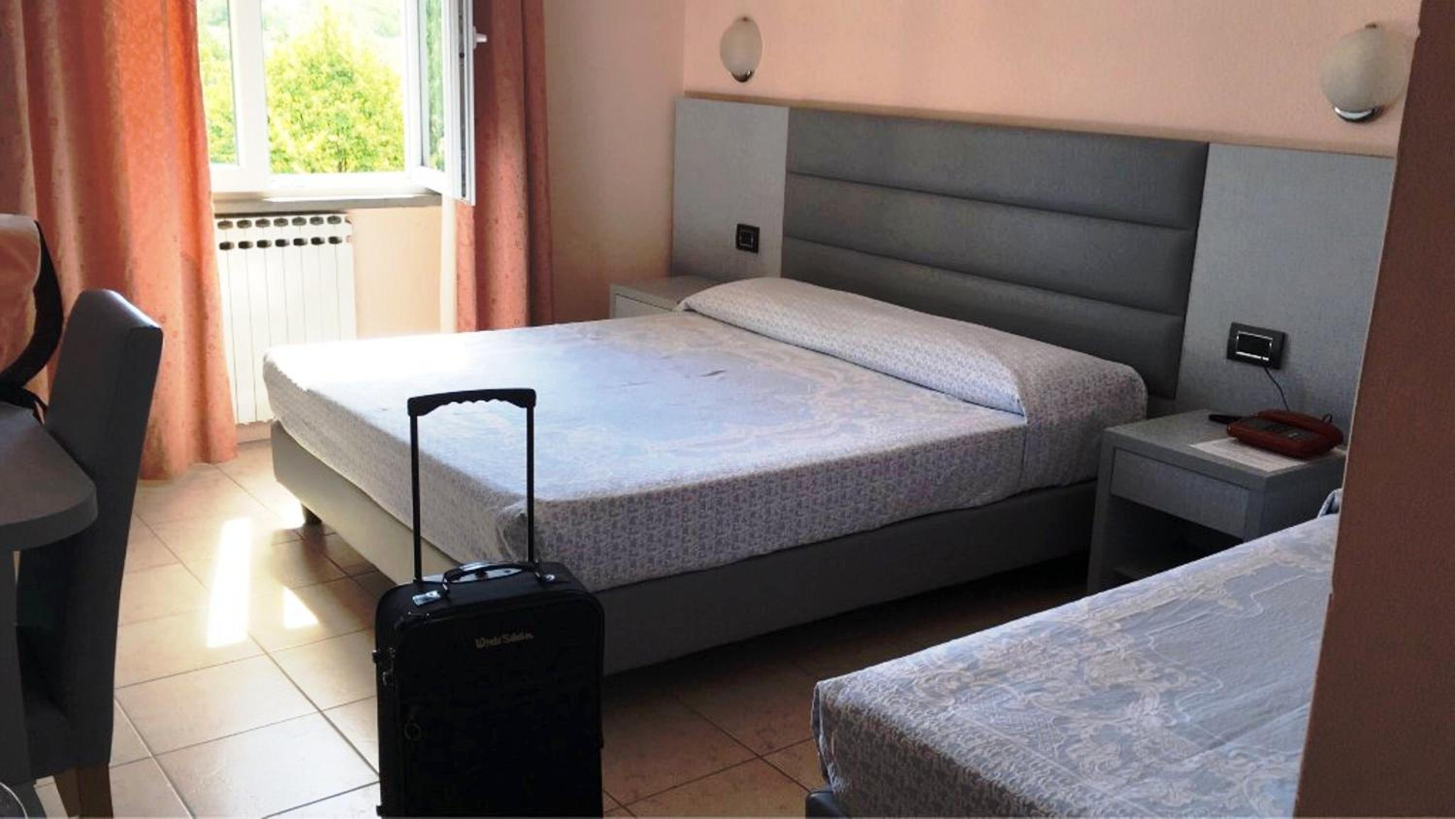 Double or Twin Room - Photo 5