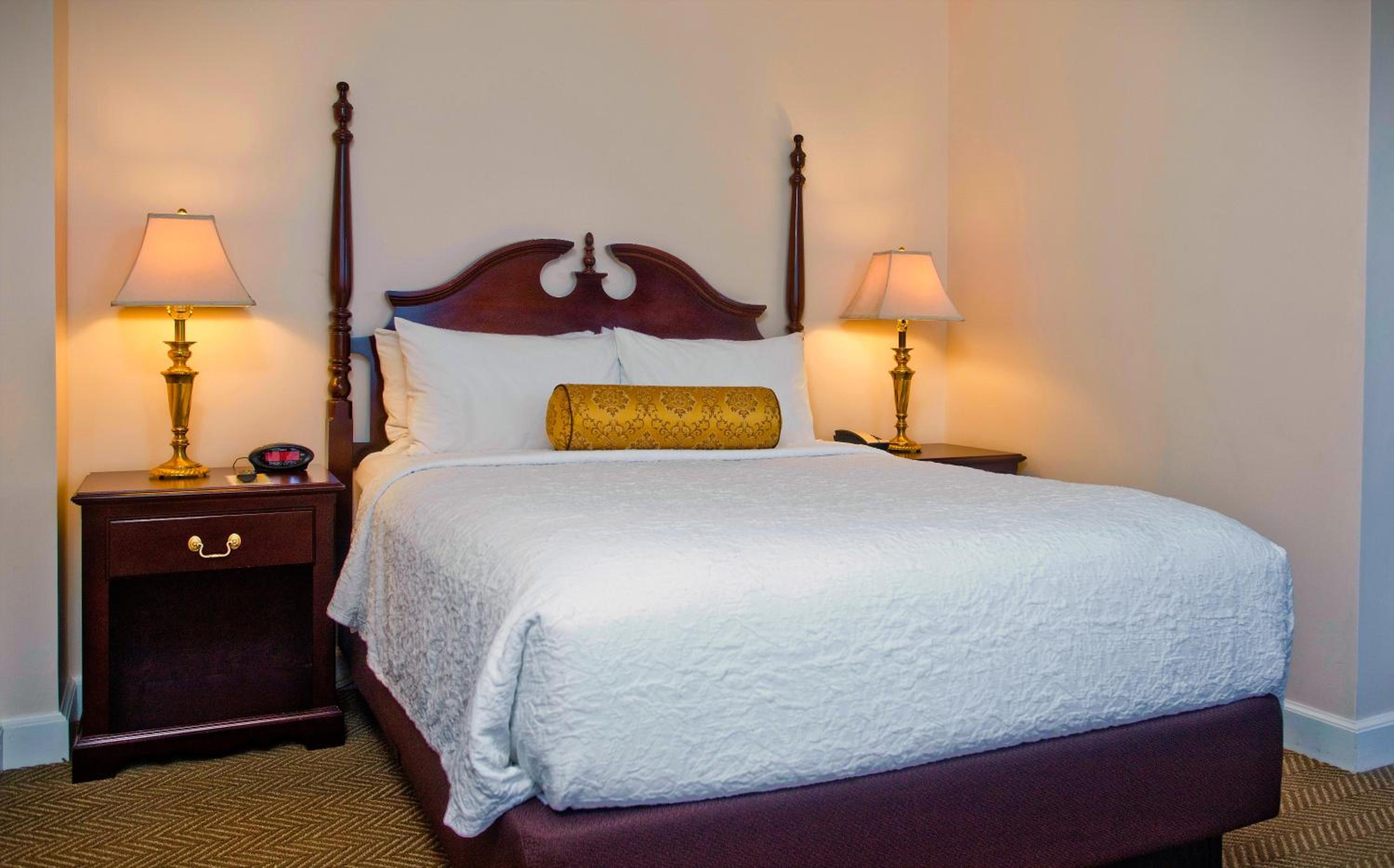 Queen Room photo 1