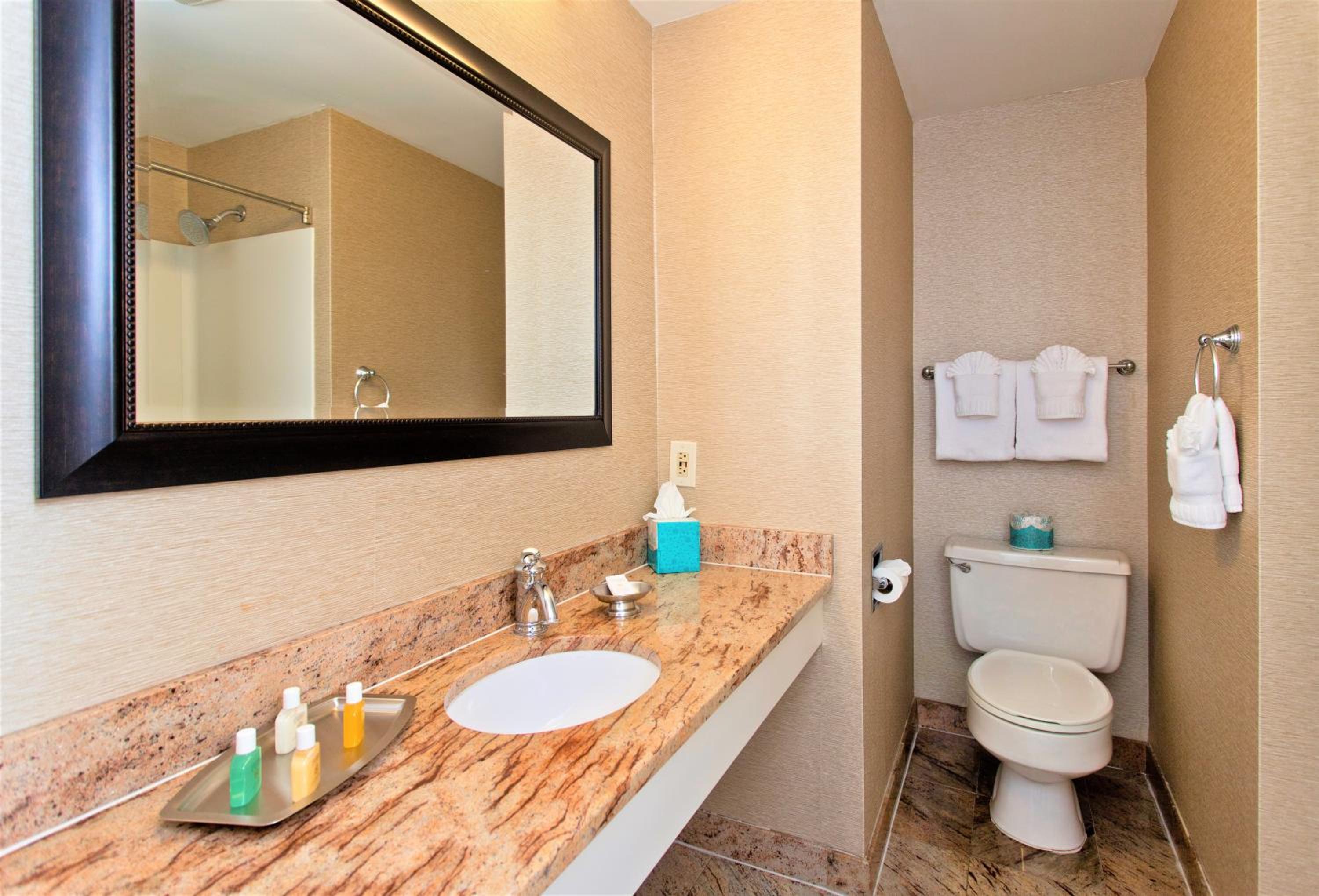 Queen Room photo 2