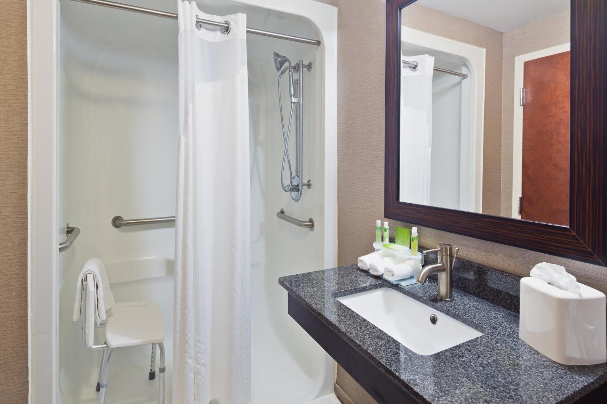 King Room - Mobility Access/Hearing Accessible - Photo 2