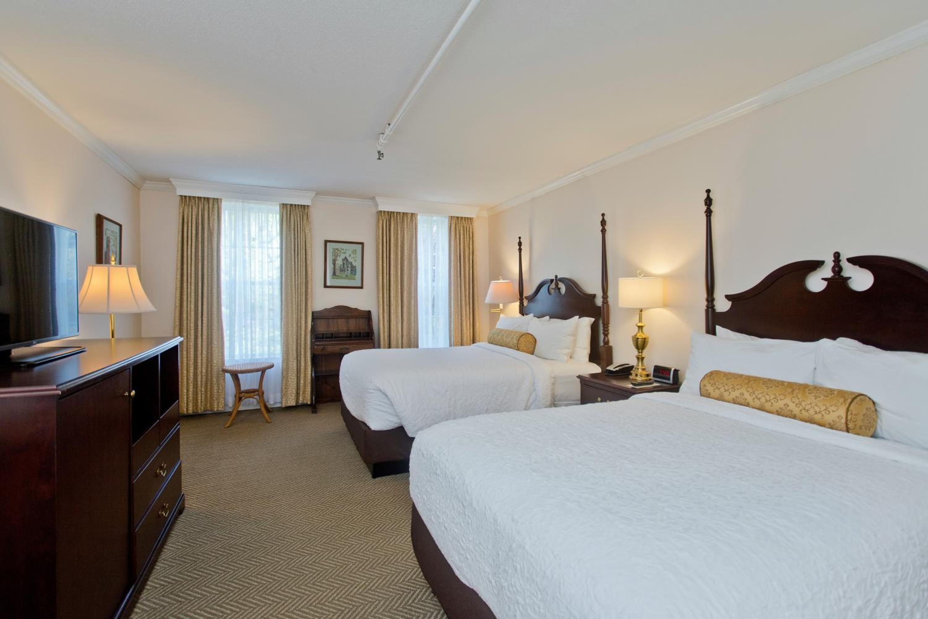 Deluxe Double Room (2 Adults + 1 Child) photo 1