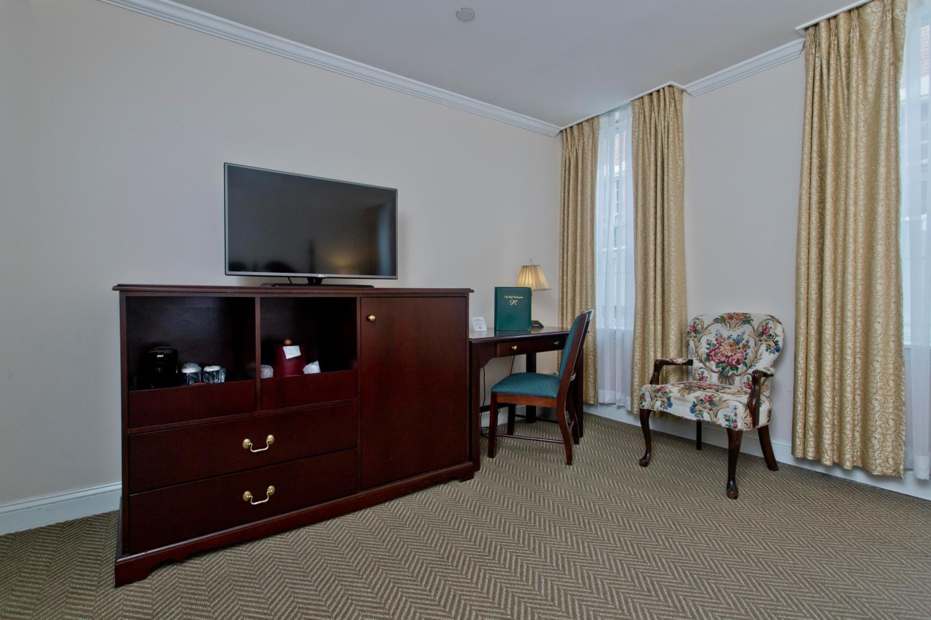 Budget Double Room photo 3