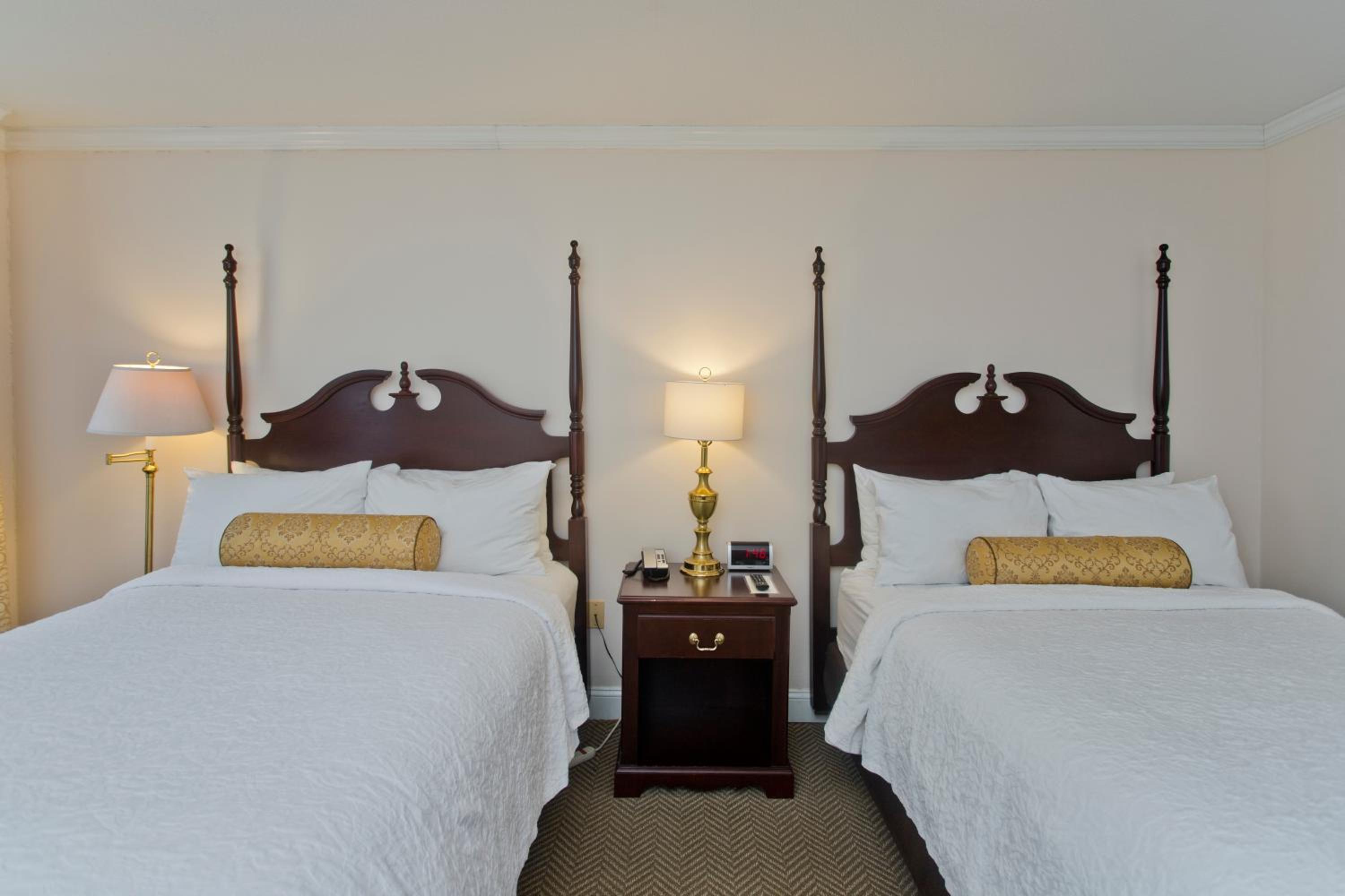 Deluxe Double Room (2 Adults + 1 Child) photo 2