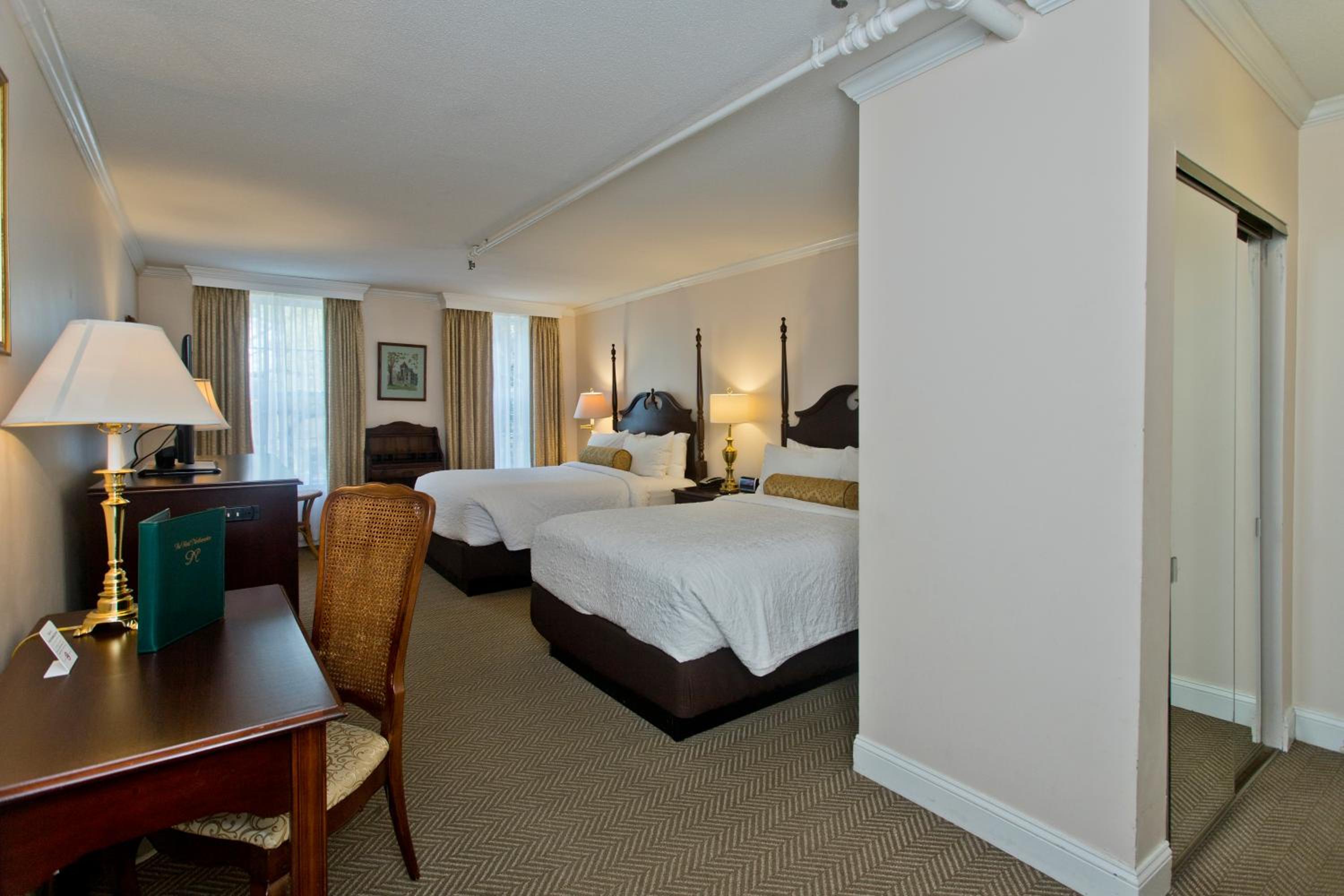 Deluxe Double Room (2 Adults + 1 Child) photo 3