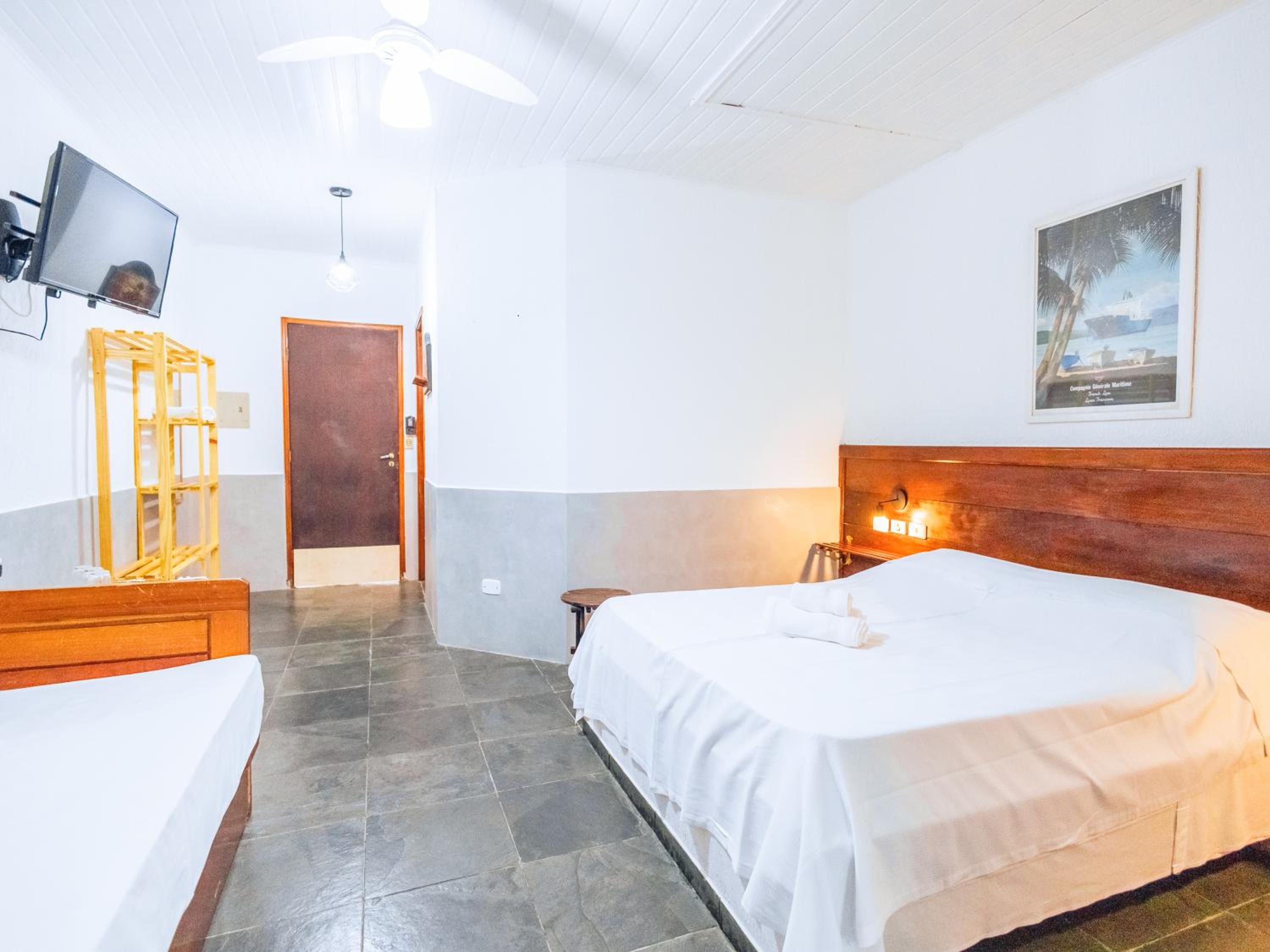 Standard Double Room - Photo 12
