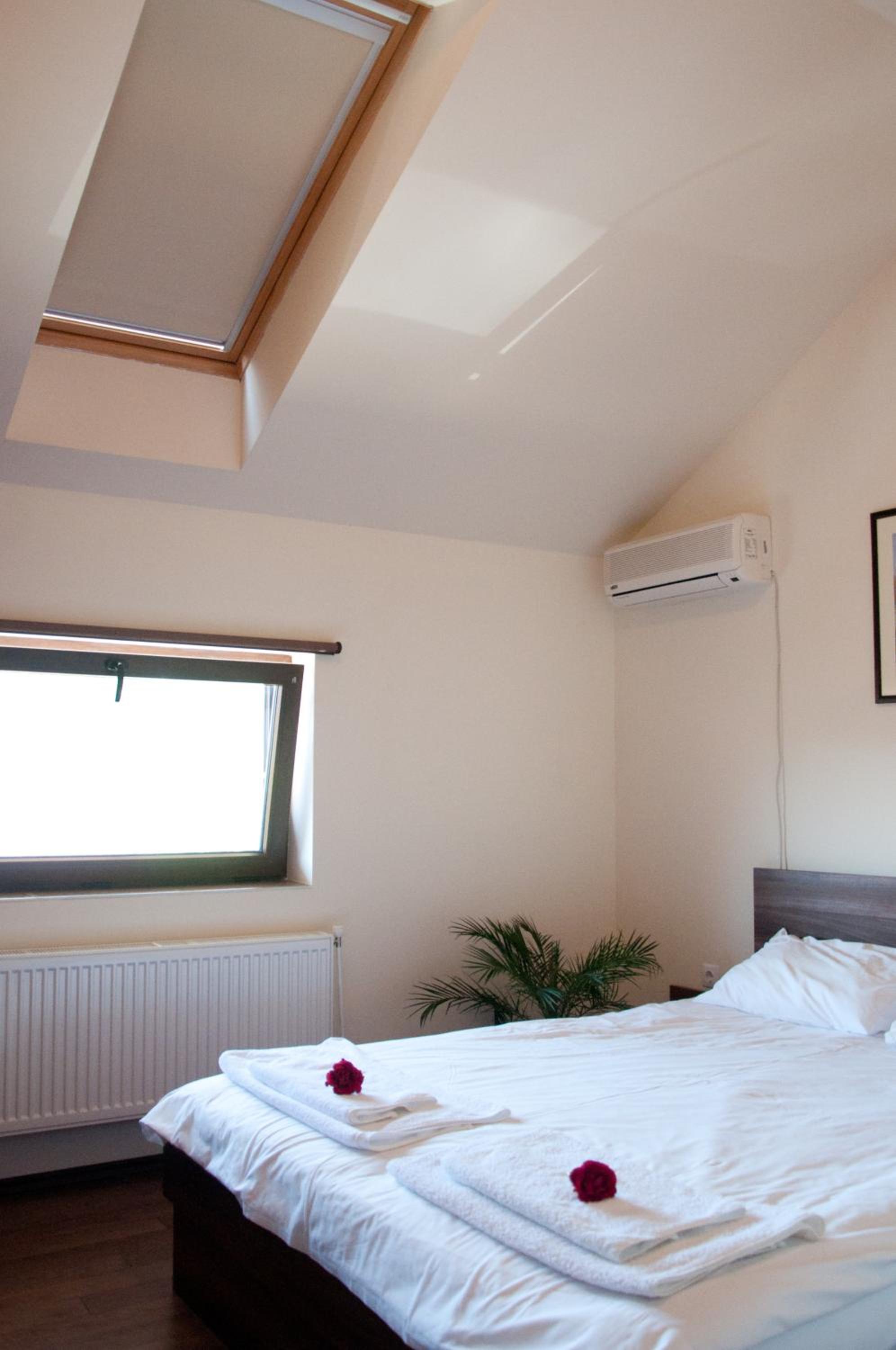 Double Room - Attic photo 2