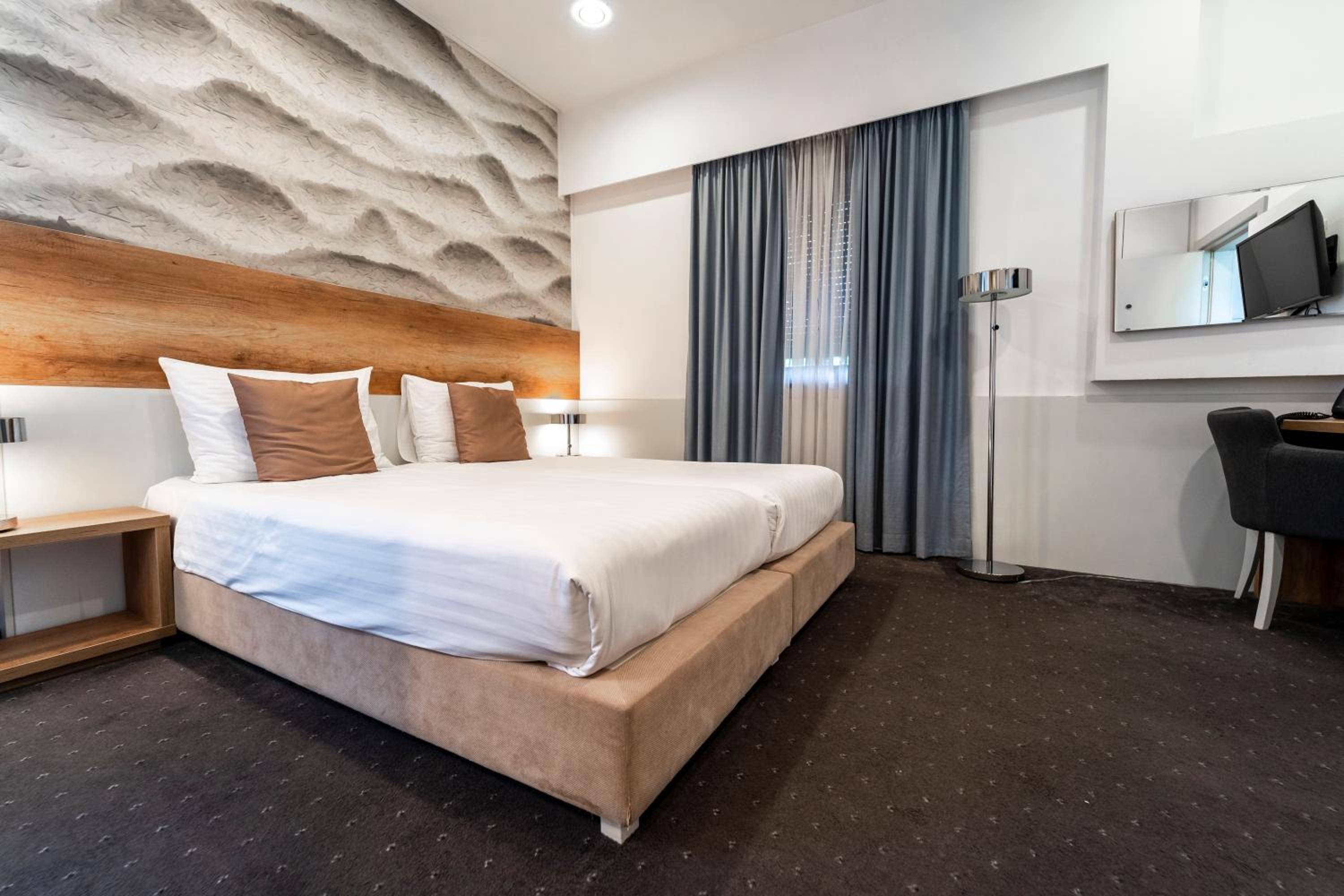 Twin Room - Disability Access photo 1