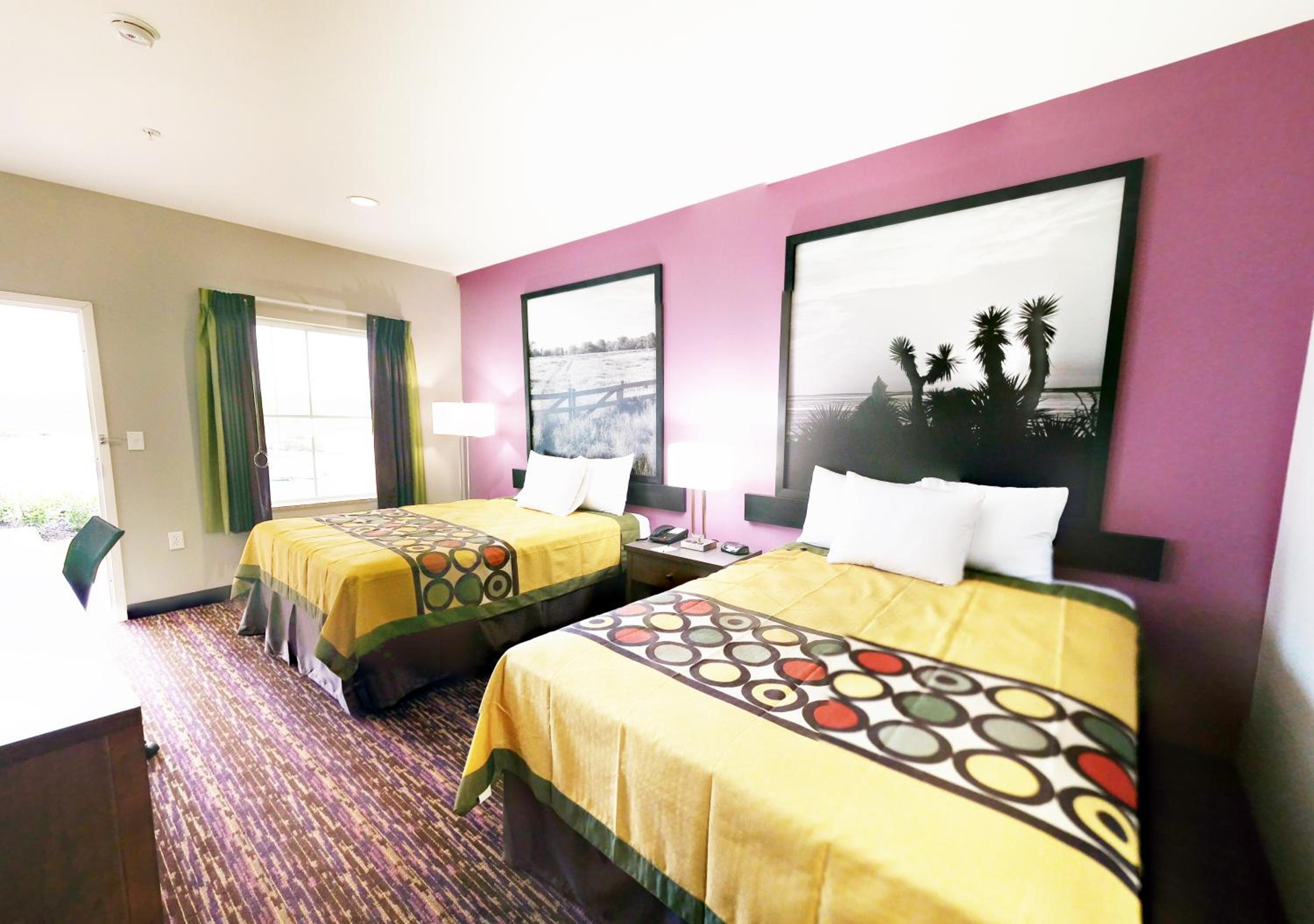 Queen Room with Two Queen Beds - Non-Smoking photo 1