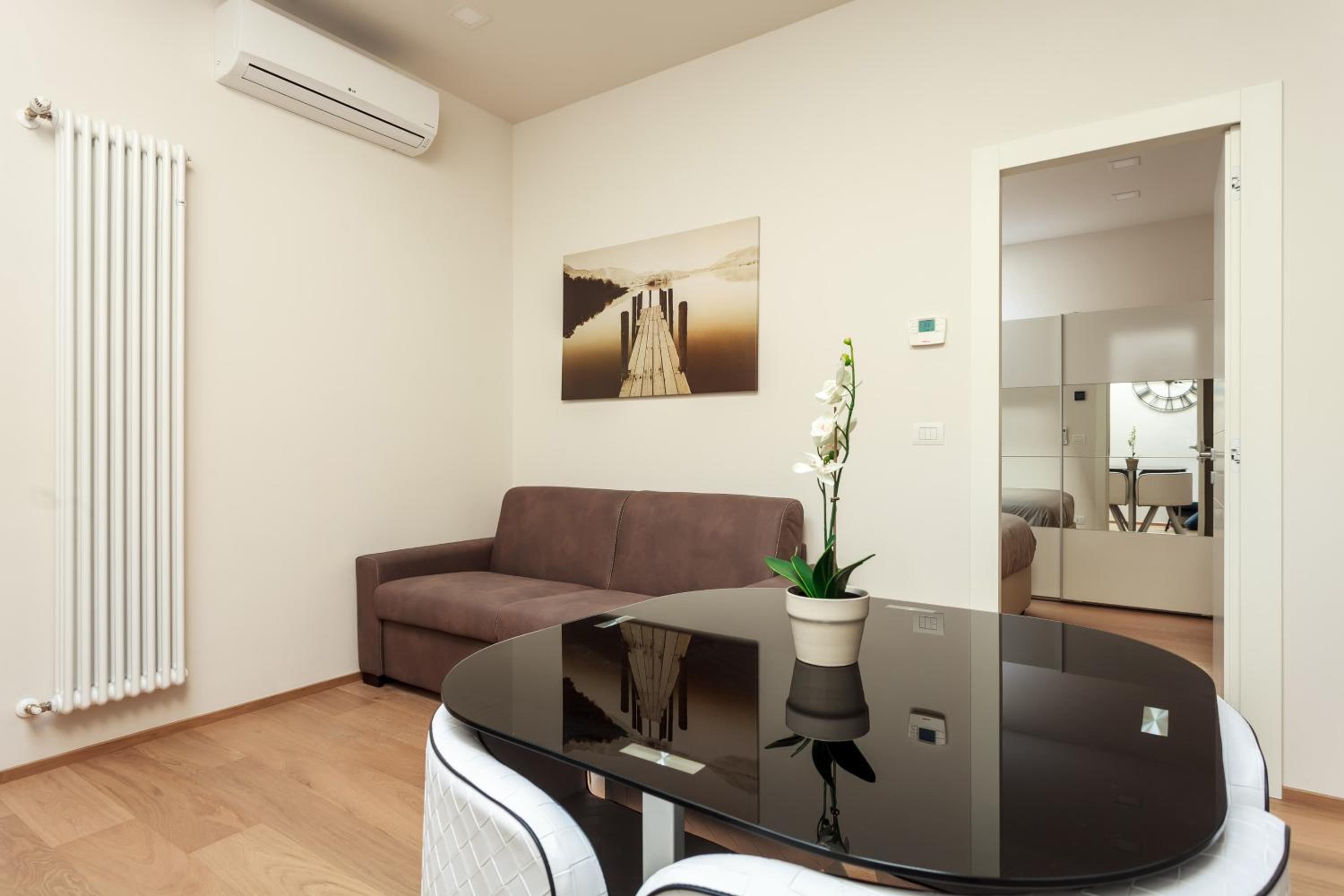One-Bedroom Apartment - Photo 3