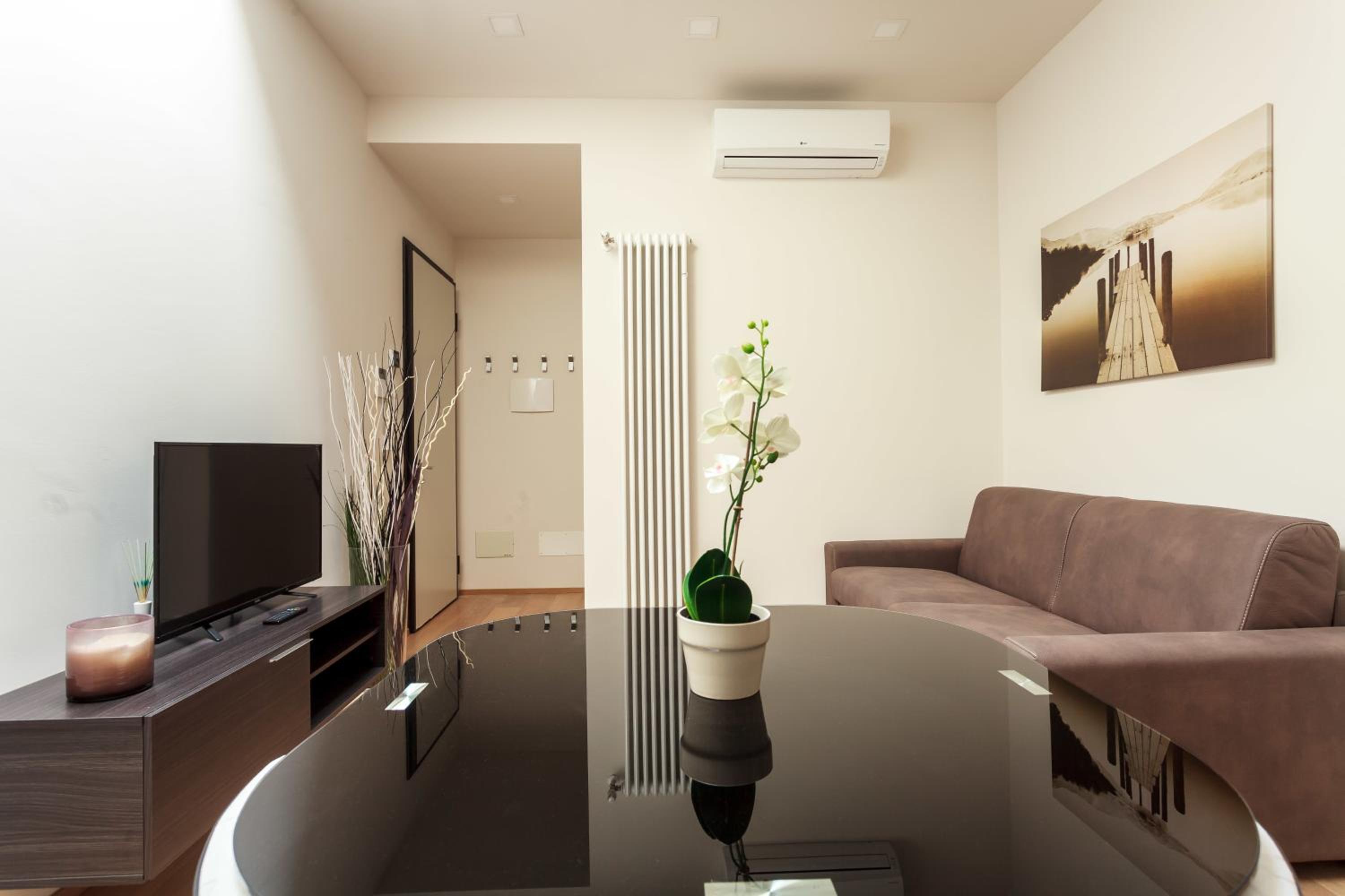 One-Bedroom Apartment - Photo 4