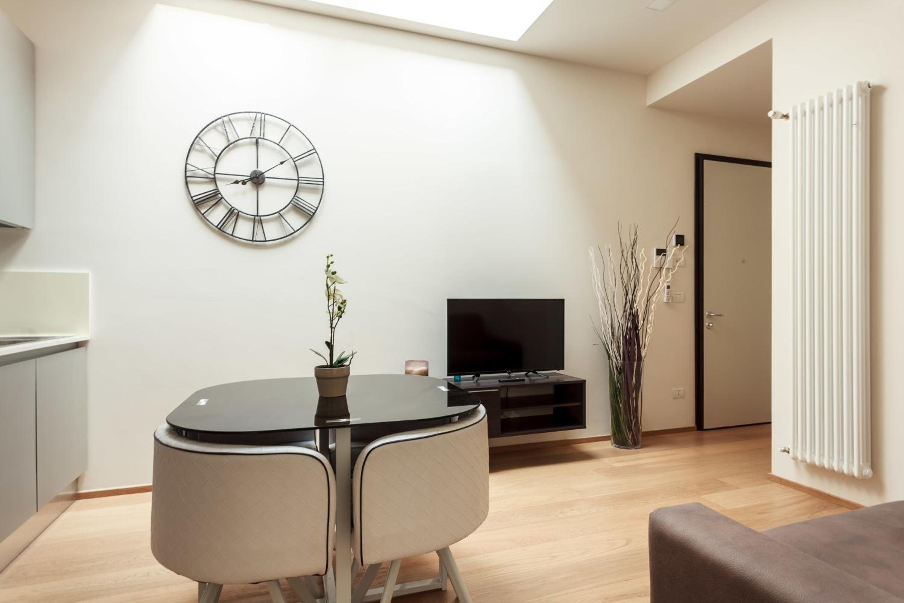 One-Bedroom Apartment - Photo 5