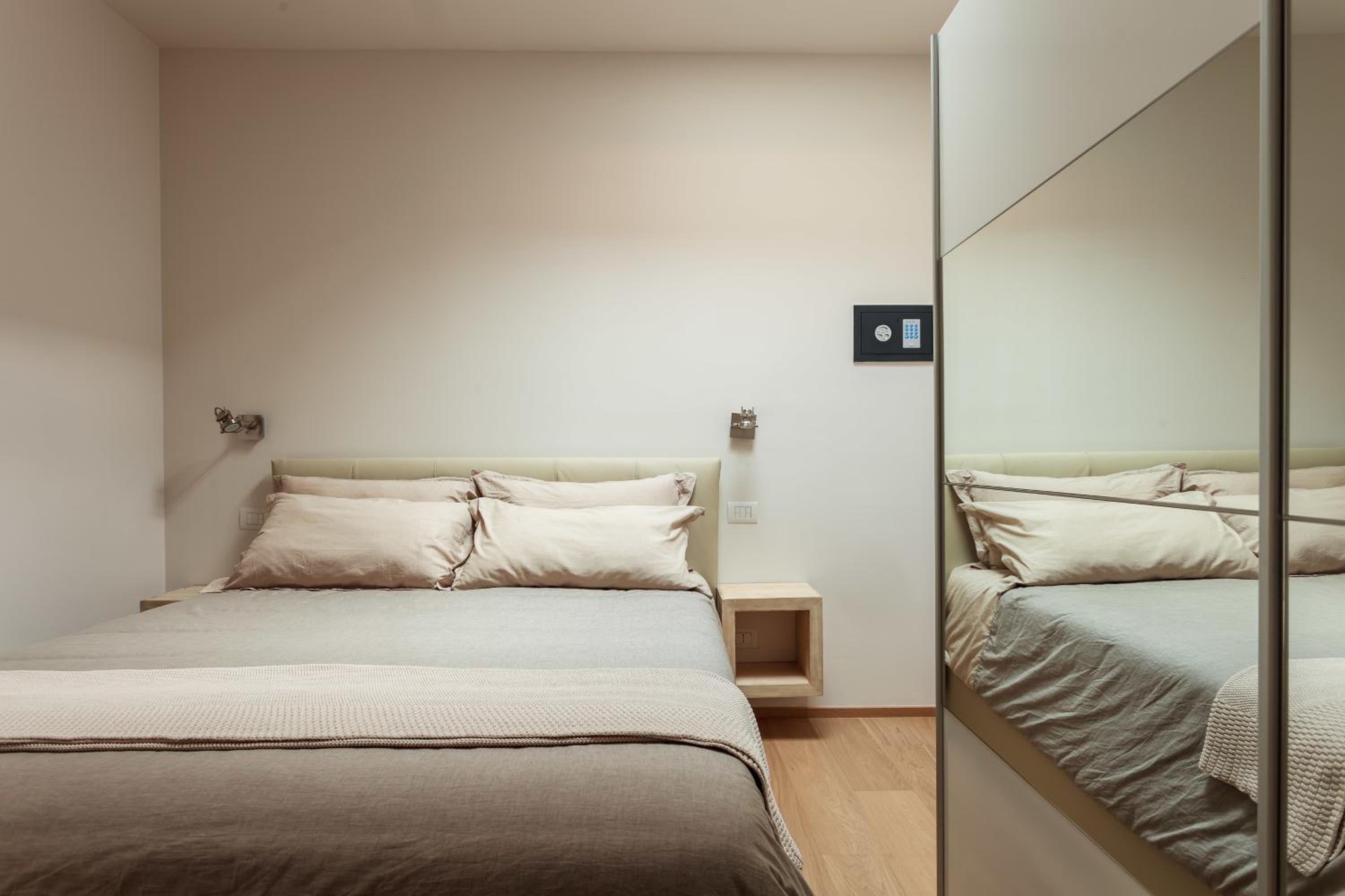 One-Bedroom Apartment - Photo 2