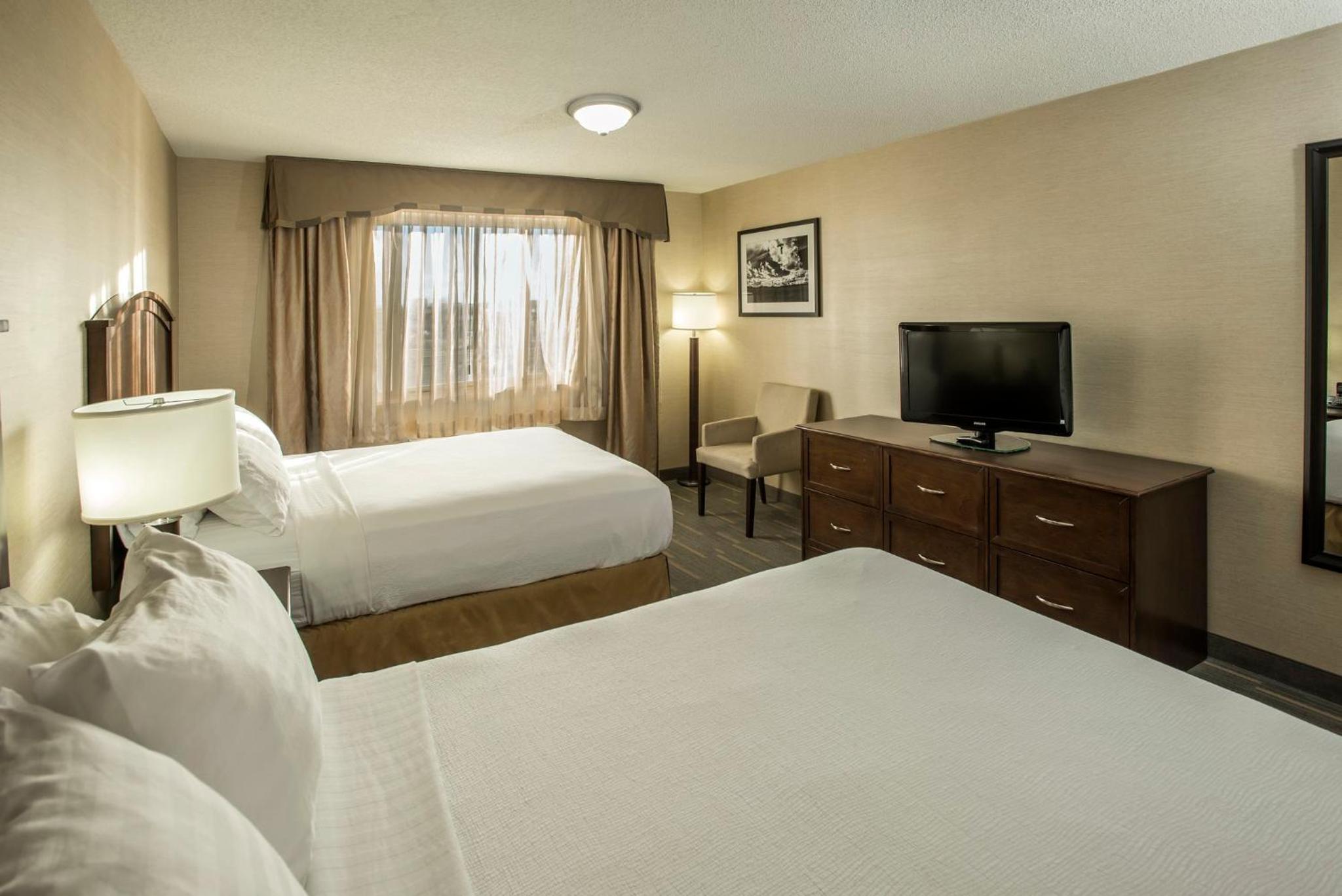 Standard Room with Two Queen Beds - Photo 7