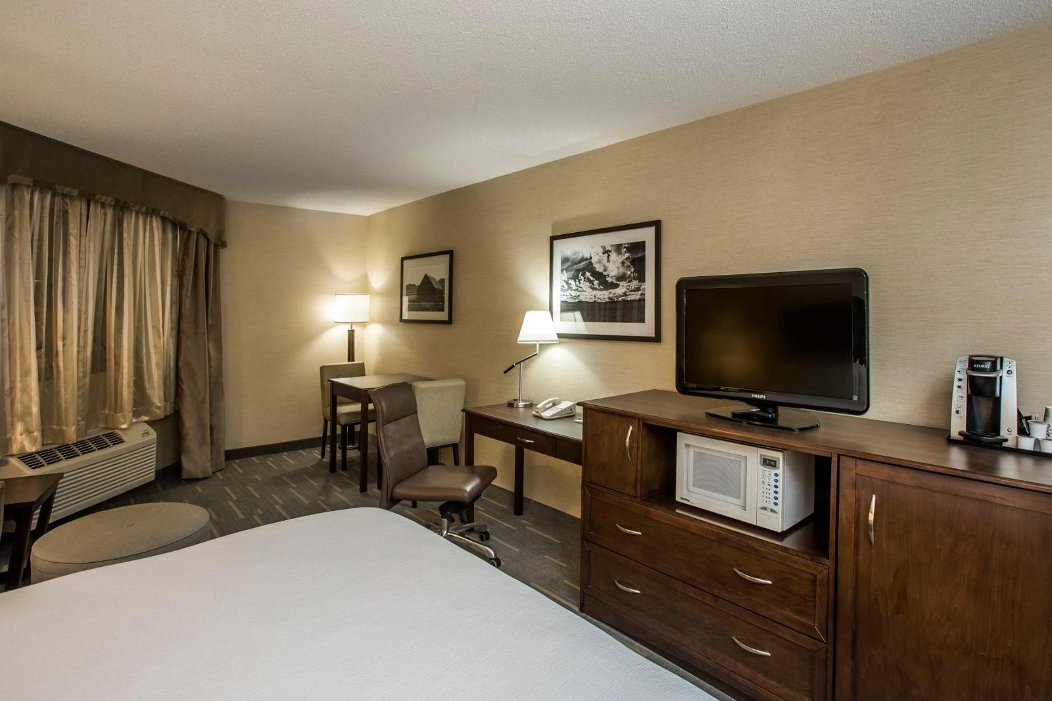 Standard King Room - Photo 7