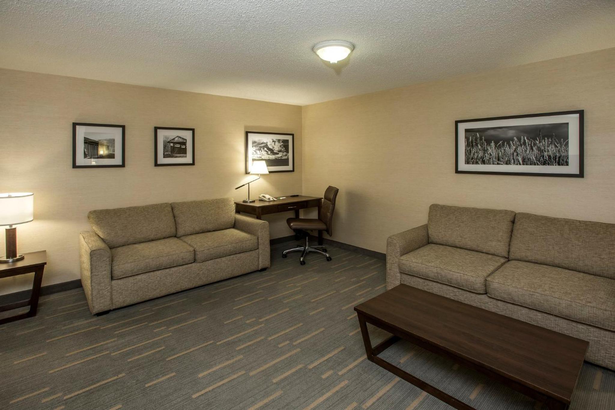 One-Bedroom Suite with Two Queen Beds - Pool View - Photo 11