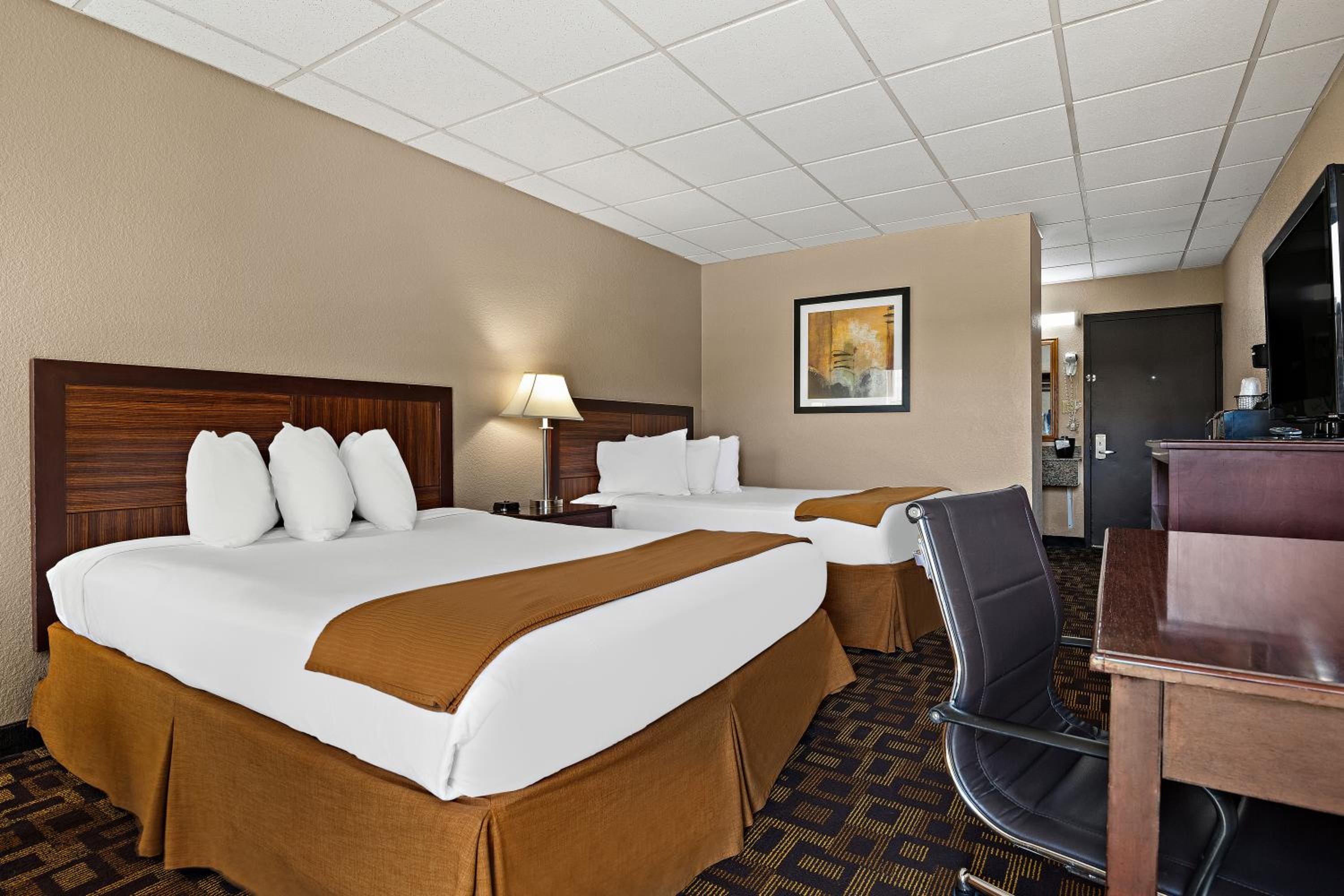 Standard Queen Room with 2 Queen Beds - Non Smoking - Photo 1