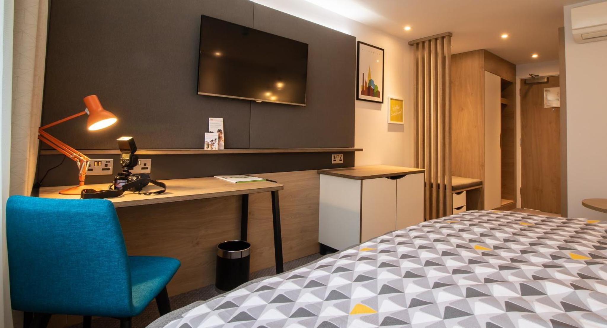 Standard King Room - Photo 27