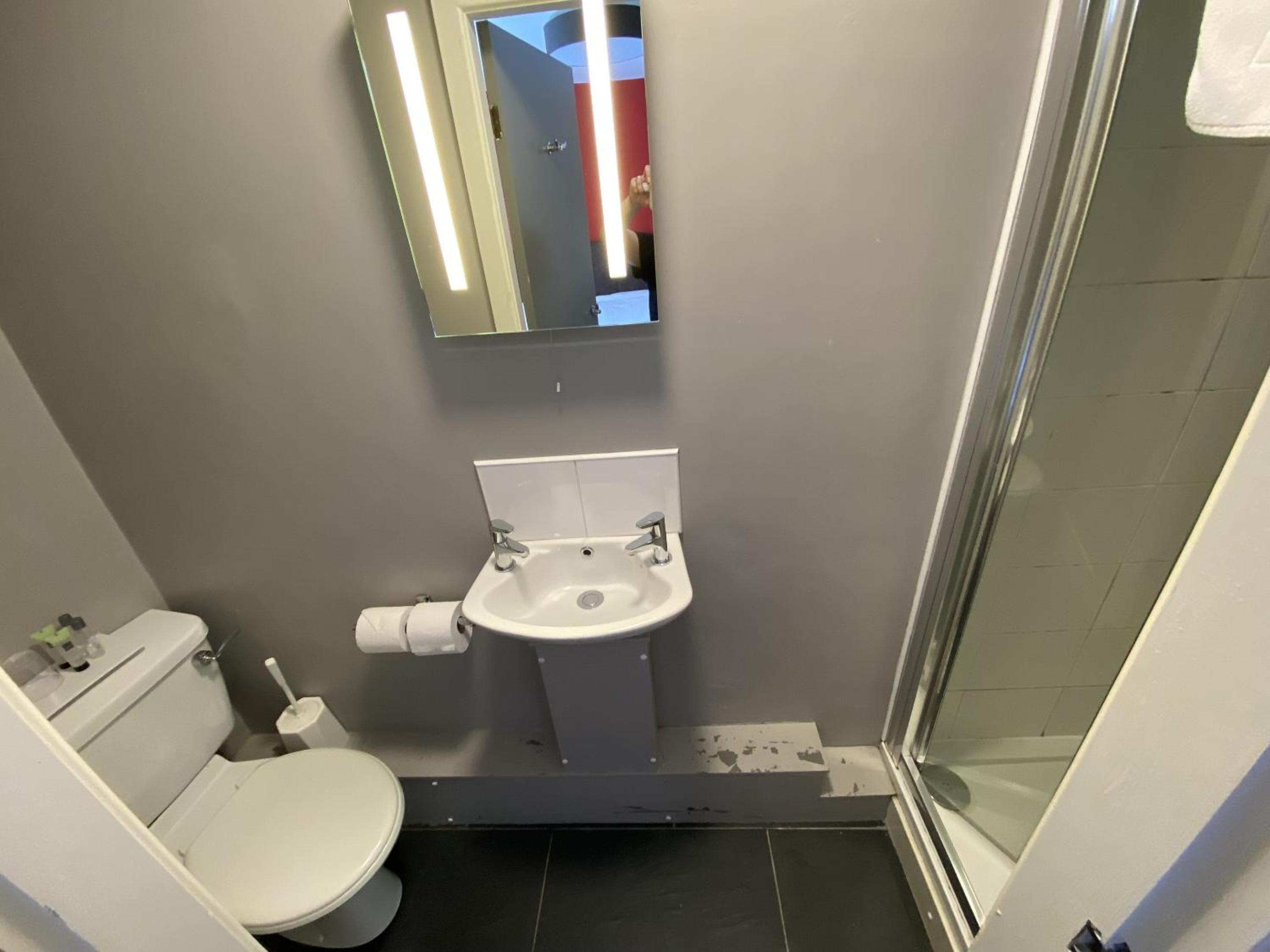 Double Room with Private Bathroom photo 2