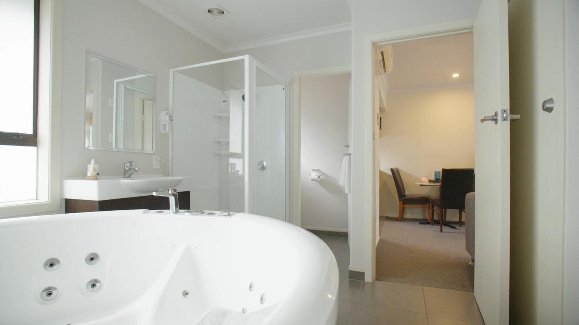 One Bedroom with Whirlpool - Photo 6