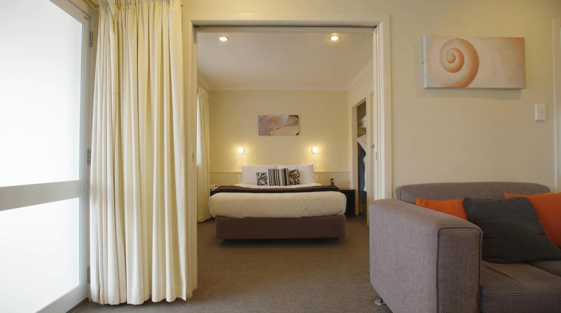 One Bedroom with Whirlpool - Photo 1